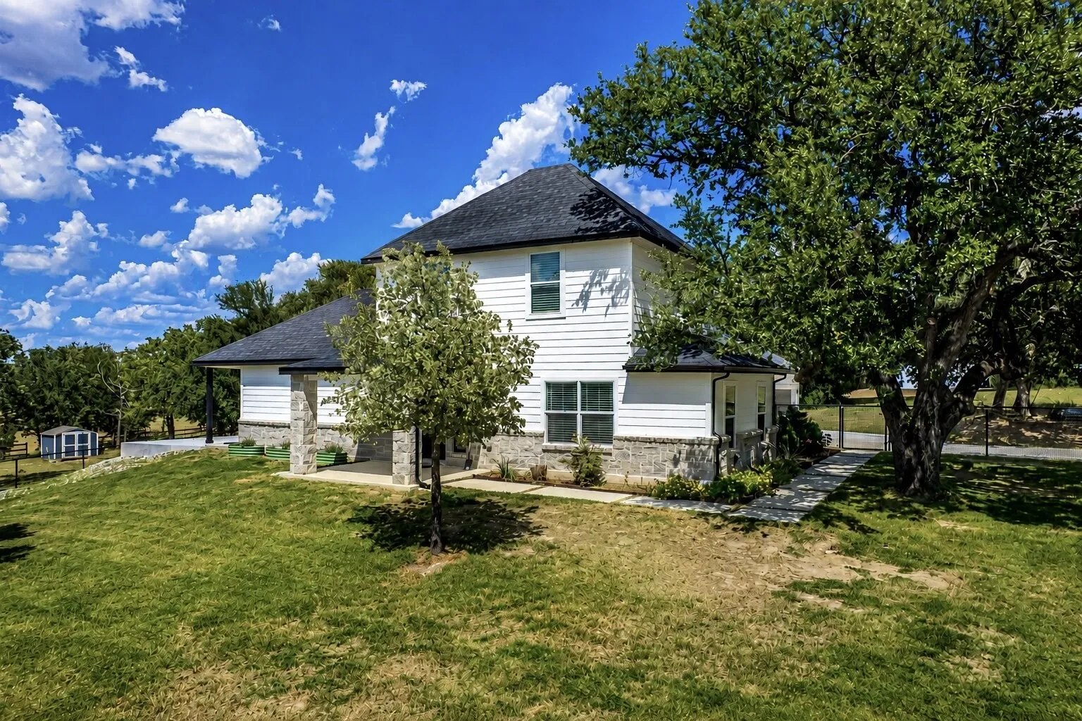 Single Family Residence For Sale in Wise County , 117 Rock Salt Drive, Springtown, Texas 76082, 4 Bedrooms, 3 Bathrooms, 2 Garage spaces, 3,520 Sqft, built in 2021, Price $559,999, mls#21324298, Real Estate Agent in Springtown, Homes For Sale in Wise county, Homes For Sale in Springtown, Realtor in Springtown Texas, Real Estate Brokerage Independent Realty Texas, Luminita Cordes Realtor