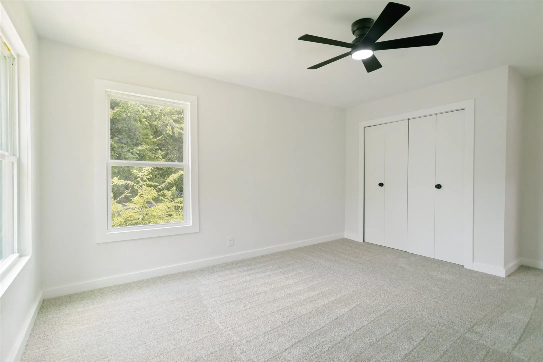 Neutral wall paint with light gray carpet