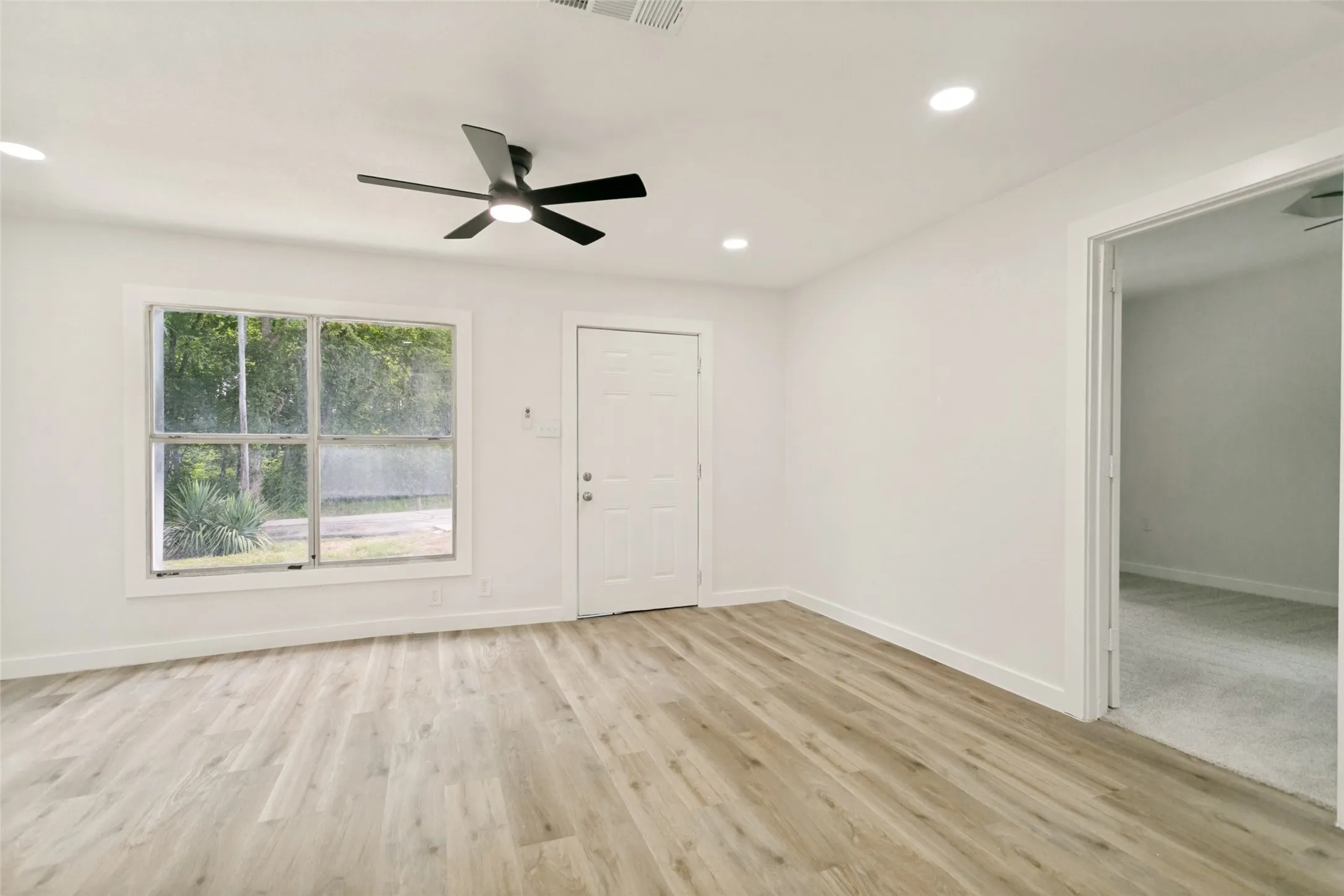 Single Family Residence For Sale in Collin County , 1211 E Virginia Street, Mc Kinney, Texas 75069, 3 Bedroom, 1 Bathroom, Garage spaces, 1,080 Sqft, built in 1951, mls#21327145, Real Estate Agent in Mc Kinney, Homes For Sale in Collin county, Homes For Sale in Mc Kinney, Realtor in Mc Kinney Texas, Real Estate Brokerage Independent Realty Texas, Luminita Cordes Realtor