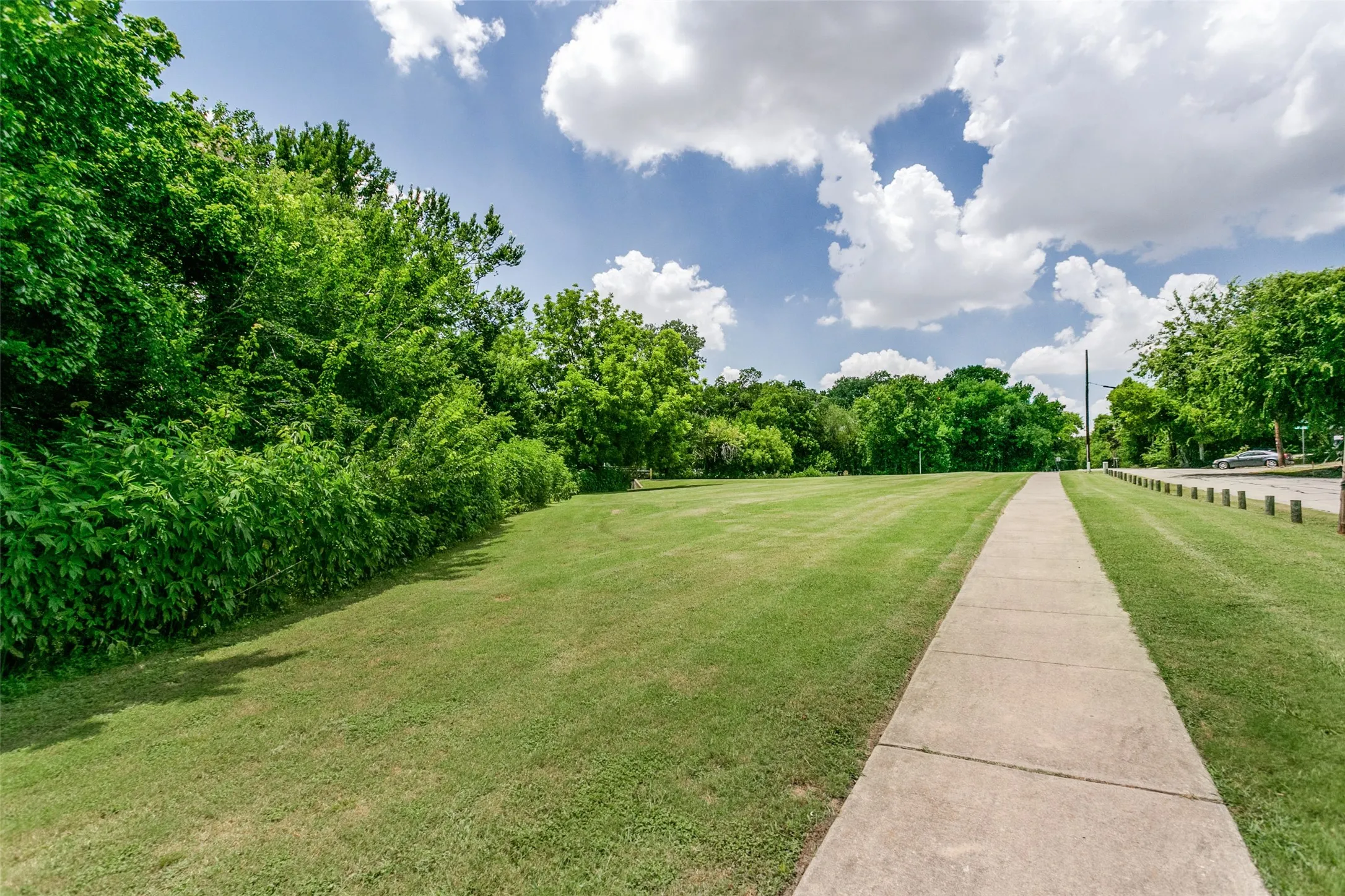Single Family Residence For Sale in Collin County , 1211 E Virginia Street, Mc Kinney, Texas 75069, 3 Bedroom, 1 Bathroom, Garage spaces, 1,080 Sqft, built in 1951, mls#21327145, Real Estate Agent in Mc Kinney, Homes For Sale in Collin county, Homes For Sale in Mc Kinney, Realtor in Mc Kinney Texas, Real Estate Brokerage Independent Realty Texas, Luminita Cordes Realtor