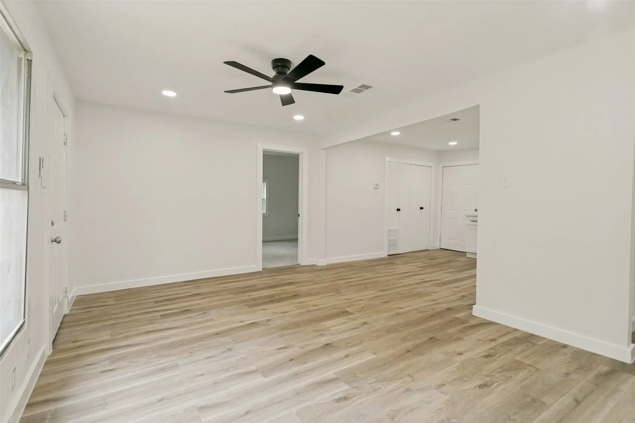 Single Family Residence For Sale in Collin County , 1211 E Virginia Street, Mc Kinney, Texas 75069, 3 Bedroom, 1 Bathroom, Garage spaces, 1,080 Sqft, built in 1951, mls#21327145, Real Estate Agent in Mc Kinney, Homes For Sale in Collin county, Homes For Sale in Mc Kinney, Realtor in Mc Kinney Texas, Real Estate Brokerage Independent Realty Texas, Luminita Cordes Realtor