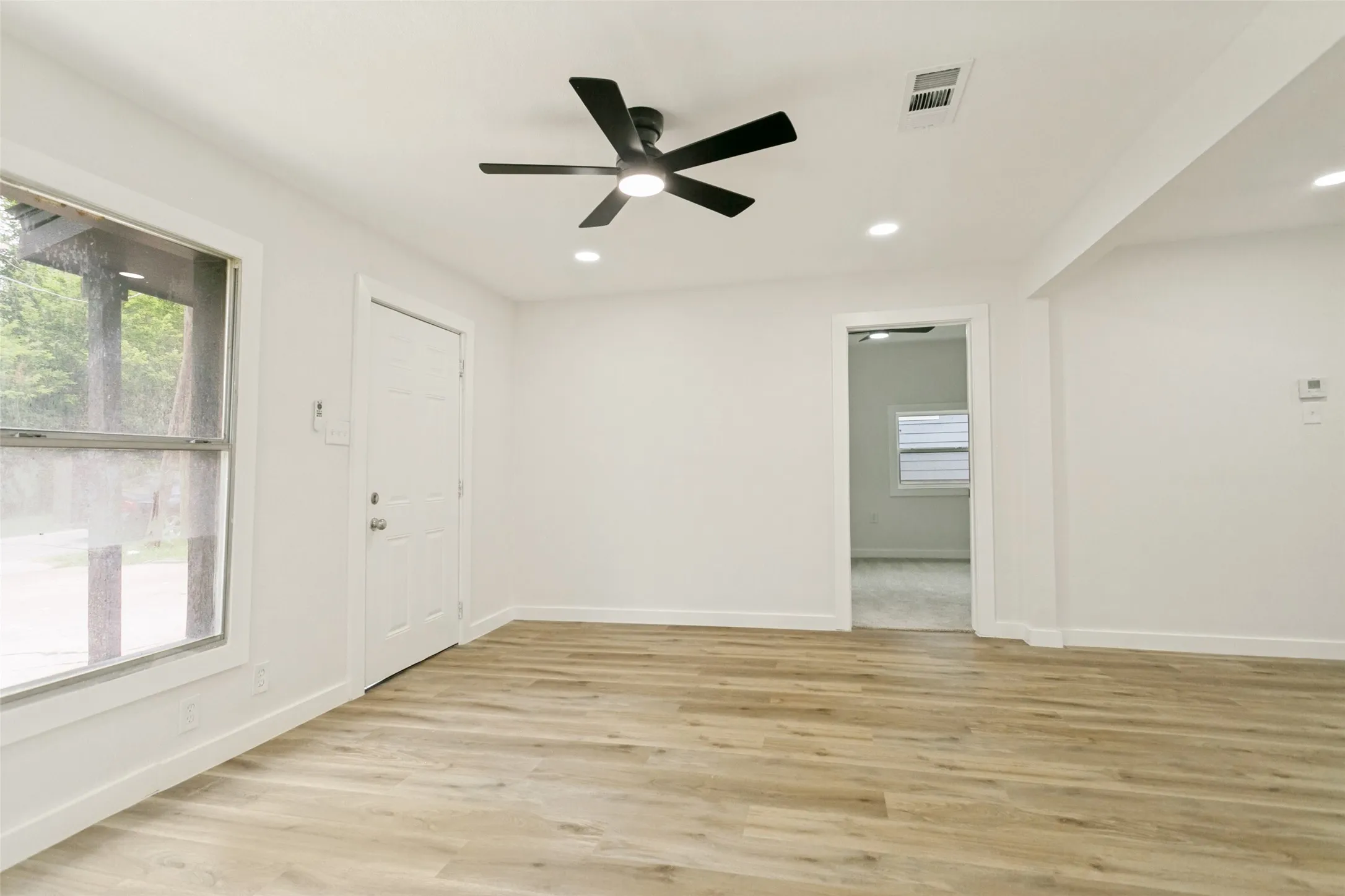 Single Family Residence For Sale in Collin County , 1211 E Virginia Street, Mc Kinney, Texas 75069, 3 Bedroom, 1 Bathroom, Garage spaces, 1,080 Sqft, built in 1951, mls#21327145, Real Estate Agent in Mc Kinney, Homes For Sale in Collin county, Homes For Sale in Mc Kinney, Realtor in Mc Kinney Texas, Real Estate Brokerage Independent Realty Texas, Luminita Cordes Realtor