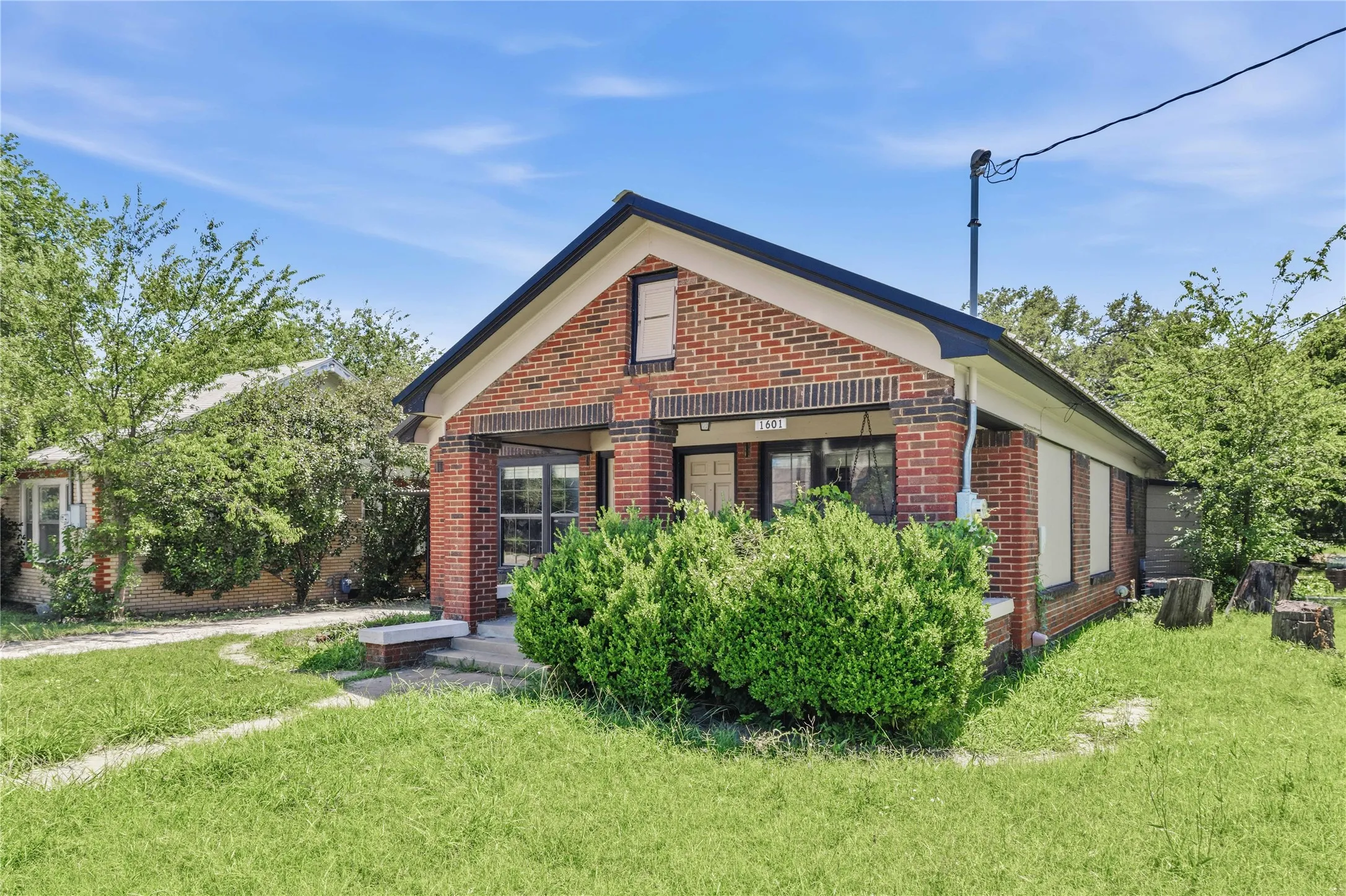 Single Family Residence For Sale in Brown County , 1601 9th Street, Brownwood, Texas 76801, 3 Bedroom, 2 Bathroom, Garage spaces, 1,720 Sqft, built in 0, mls#21326301, Real Estate Agent in Brownwood, Homes For Sale in Brown county, Homes For Sale in Brownwood, Realtor in Brownwood Texas, Real Estate Brokerage Independent Realty Texas, Luminita Cordes Realtor