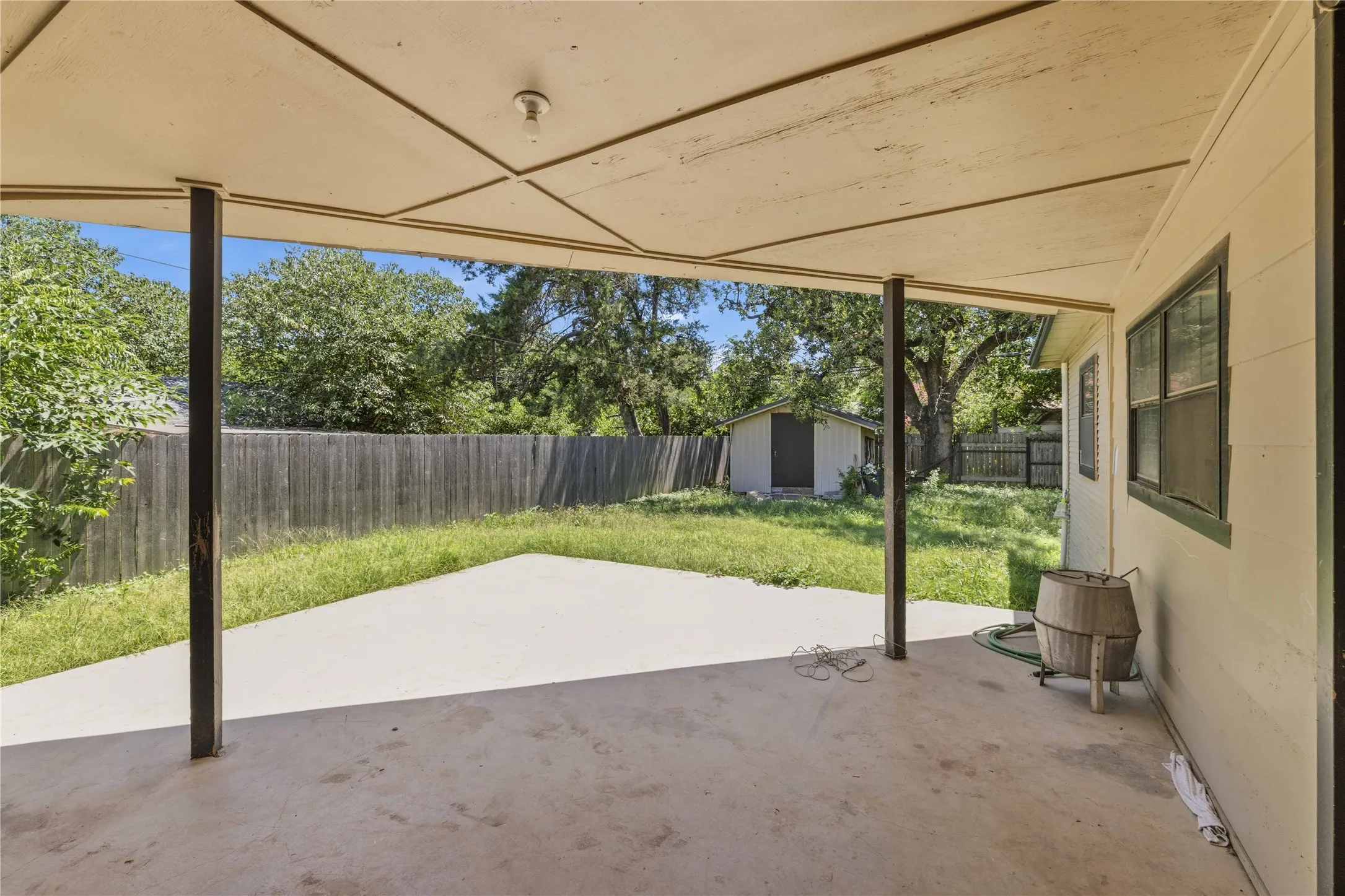 Single Family Residence For Sale in Brown County , 1601 9th Street, Brownwood, Texas 76801, 3 Bedroom, 2 Bathroom, Garage spaces, 1,720 Sqft, built in 0, mls#21326301, Real Estate Agent in Brownwood, Homes For Sale in Brown county, Homes For Sale in Brownwood, Realtor in Brownwood Texas, Real Estate Brokerage Independent Realty Texas, Luminita Cordes Realtor