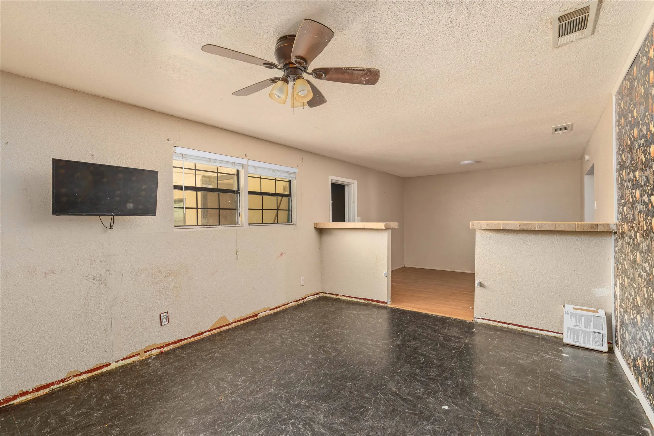 Single Family Residence For Sale in Brown County , 1601 9th Street, Brownwood, Texas 76801, 3 Bedroom, 2 Bathroom, Garage spaces, 1,720 Sqft, built in 0, mls#21326301, Real Estate Agent in Brownwood, Homes For Sale in Brown county, Homes For Sale in Brownwood, Realtor in Brownwood Texas, Real Estate Brokerage Independent Realty Texas, Luminita Cordes Realtor