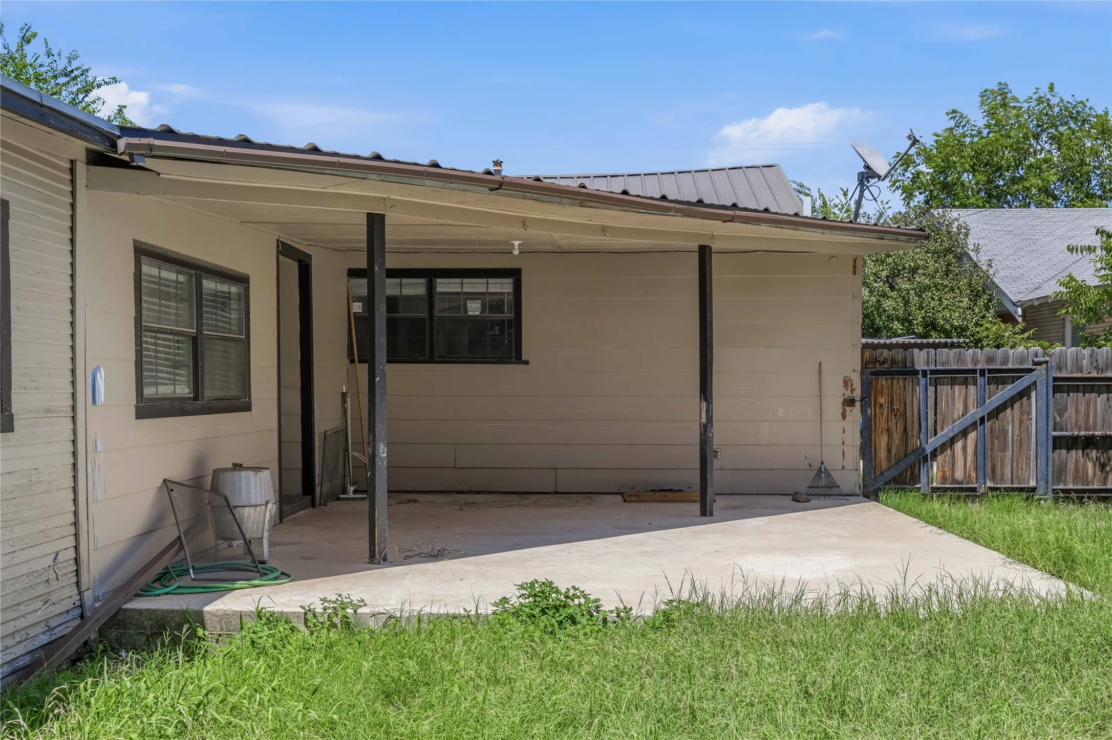 Single Family Residence For Sale in Brown County , 1601 9th Street, Brownwood, Texas 76801, 3 Bedroom, 2 Bathroom, Garage spaces, 1,720 Sqft, built in 0, mls#21326301, Real Estate Agent in Brownwood, Homes For Sale in Brown county, Homes For Sale in Brownwood, Realtor in Brownwood Texas, Real Estate Brokerage Independent Realty Texas, Luminita Cordes Realtor
