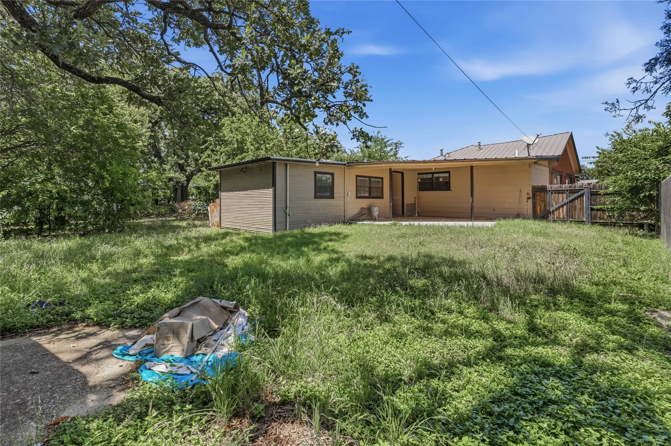 Single Family Residence For Sale in Brown County , 1601 9th Street, Brownwood, Texas 76801, 3 Bedroom, 2 Bathroom, Garage spaces, 1,720 Sqft, built in 0, mls#21326301, Real Estate Agent in Brownwood, Homes For Sale in Brown county, Homes For Sale in Brownwood, Realtor in Brownwood Texas, Real Estate Brokerage Independent Realty Texas, Luminita Cordes Realtor