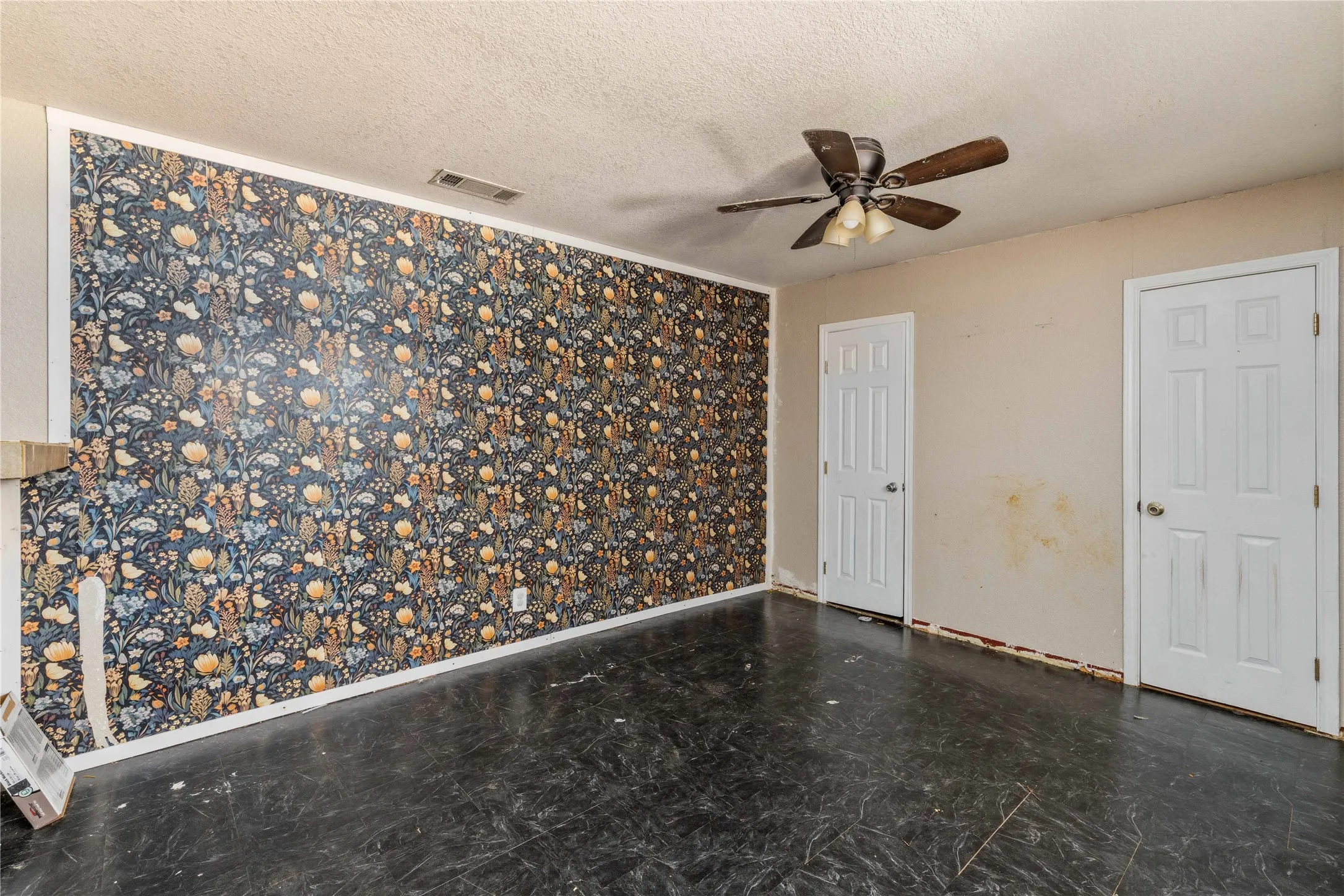 Single Family Residence For Sale in Brown County , 1601 9th Street, Brownwood, Texas 76801, 3 Bedroom, 2 Bathroom, Garage spaces, 1,720 Sqft, built in 0, mls#21326301, Real Estate Agent in Brownwood, Homes For Sale in Brown county, Homes For Sale in Brownwood, Realtor in Brownwood Texas, Real Estate Brokerage Independent Realty Texas, Luminita Cordes Realtor