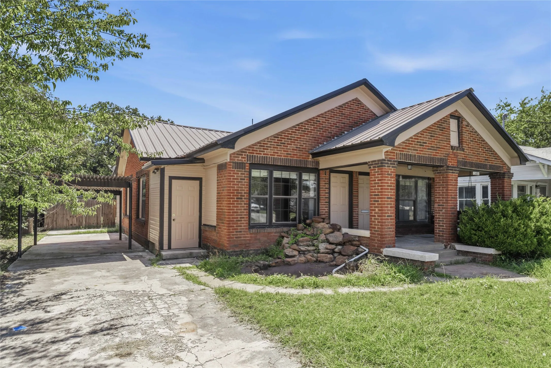 Single Family Residence For Sale in Brown County , 1601 9th Street, Brownwood, Texas 76801, 3 Bedroom, 2 Bathroom, Garage spaces, 1,720 Sqft, built in 0, mls#21326301, Real Estate Agent in Brownwood, Homes For Sale in Brown county, Homes For Sale in Brownwood, Realtor in Brownwood Texas, Real Estate Brokerage Independent Realty Texas, Luminita Cordes Realtor