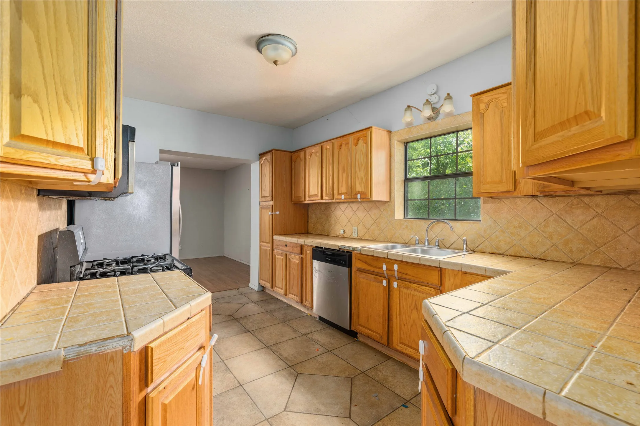 Single Family Residence For Sale in Brown County , 1601 9th Street, Brownwood, Texas 76801, 3 Bedroom, 2 Bathroom, Garage spaces, 1,720 Sqft, built in 0, mls#21326301, Real Estate Agent in Brownwood, Homes For Sale in Brown county, Homes For Sale in Brownwood, Realtor in Brownwood Texas, Real Estate Brokerage Independent Realty Texas, Luminita Cordes Realtor