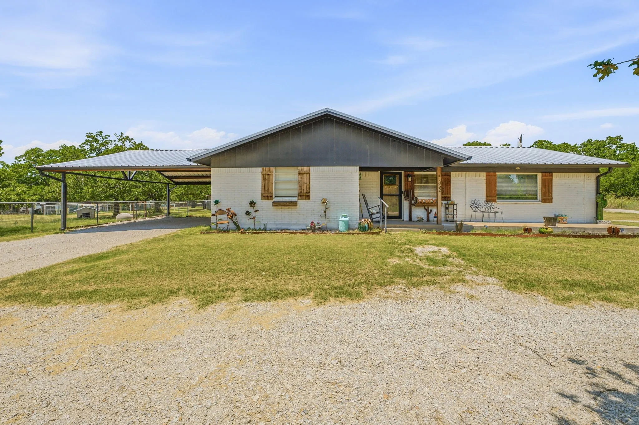 Single Family Residence For Sale in Young County , 352 Seaberry Loop, Graham, Texas 76450, 3 Bedrooms, 2 Bathrooms, Garage spaces, 2,488 Sqft, built in 1980, Price $365,000, mls#21325410, Real Estate Agent in Graham, Homes For Sale in Young county, Homes For Sale in Graham, Realtor in Graham Texas, Real Estate Brokerage Independent Realty Texas, Luminita Cordes Realtor