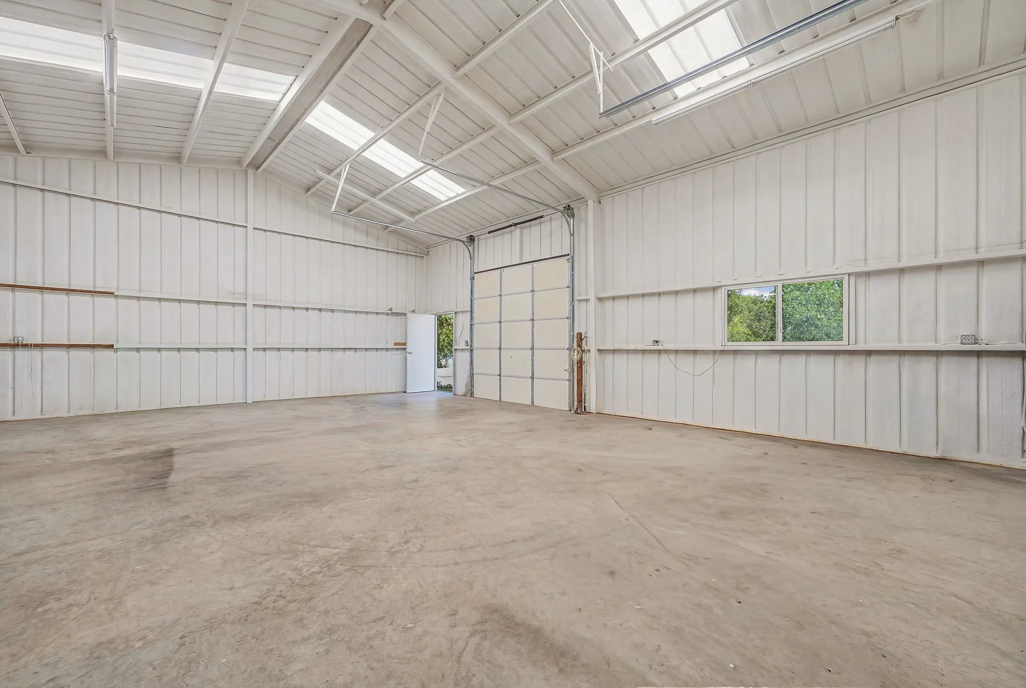 Single Family Residence For Sale in Young County , 352 Seaberry Loop, Graham, Texas 76450, 3 Bedrooms, 2 Bathrooms, Garage spaces, 2,488 Sqft, built in 1980, Price $365,000, mls#21325410, Real Estate Agent in Graham, Homes For Sale in Young county, Homes For Sale in Graham, Realtor in Graham Texas, Real Estate Brokerage Independent Realty Texas, Luminita Cordes Realtor