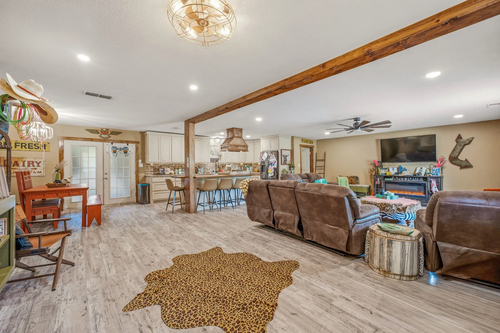Single Family Residence For Sale in Young County , 352 Seaberry Loop, Graham, Texas 76450, 3 Bedrooms, 2 Bathrooms, Garage spaces, 2,488 Sqft, built in 1980, Price $365,000, mls#21325410, Real Estate Agent in Graham, Homes For Sale in Young county, Homes For Sale in Graham, Realtor in Graham Texas, Real Estate Brokerage Independent Realty Texas, Luminita Cordes Realtor