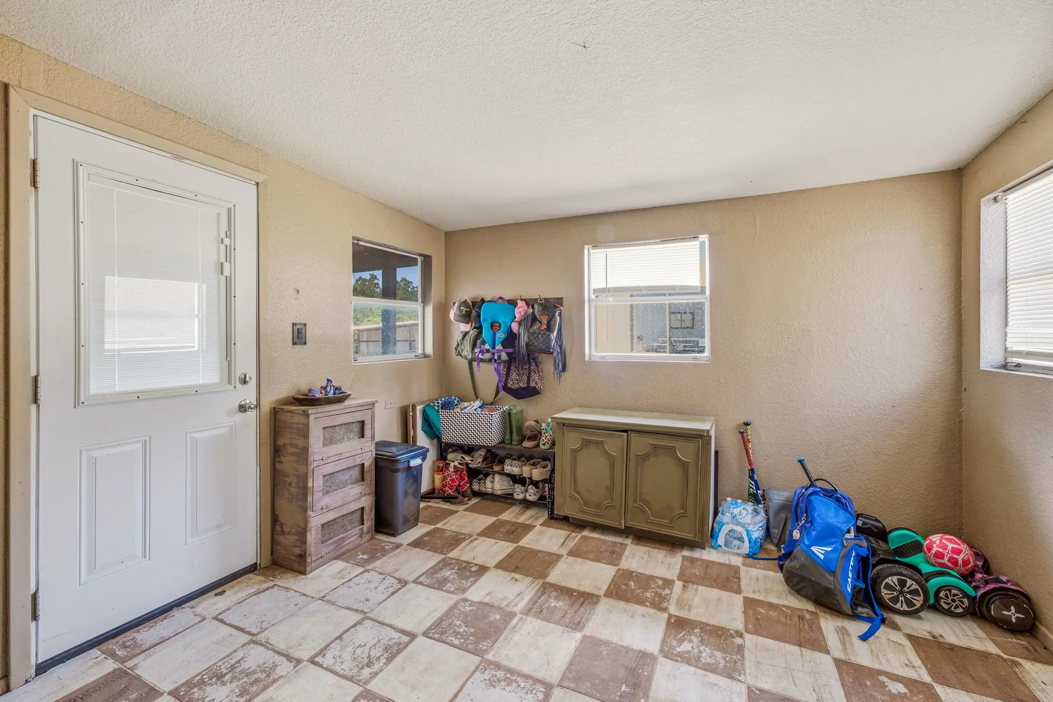 Single Family Residence For Sale in Young County , 352 Seaberry Loop, Graham, Texas 76450, 3 Bedrooms, 2 Bathrooms, Garage spaces, 2,488 Sqft, built in 1980, Price $365,000, mls#21325410, Real Estate Agent in Graham, Homes For Sale in Young county, Homes For Sale in Graham, Realtor in Graham Texas, Real Estate Brokerage Independent Realty Texas, Luminita Cordes Realtor