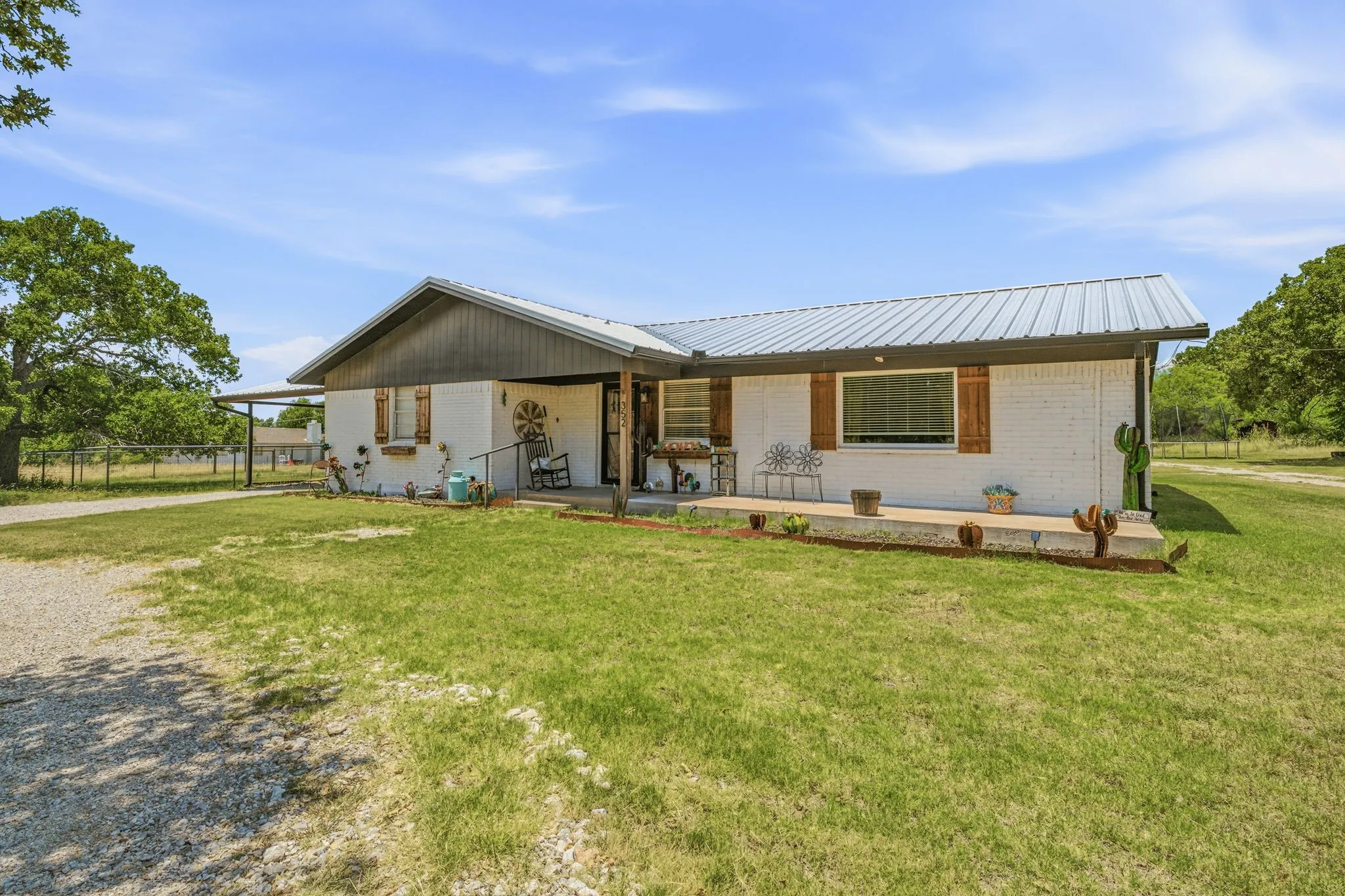 Single Family Residence For Sale in Young County , 352 Seaberry Loop, Graham, Texas 76450, 3 Bedrooms, 2 Bathrooms, Garage spaces, 2,488 Sqft, built in 1980, Price $365,000, mls#21325410, Real Estate Agent in Graham, Homes For Sale in Young county, Homes For Sale in Graham, Realtor in Graham Texas, Real Estate Brokerage Independent Realty Texas, Luminita Cordes Realtor