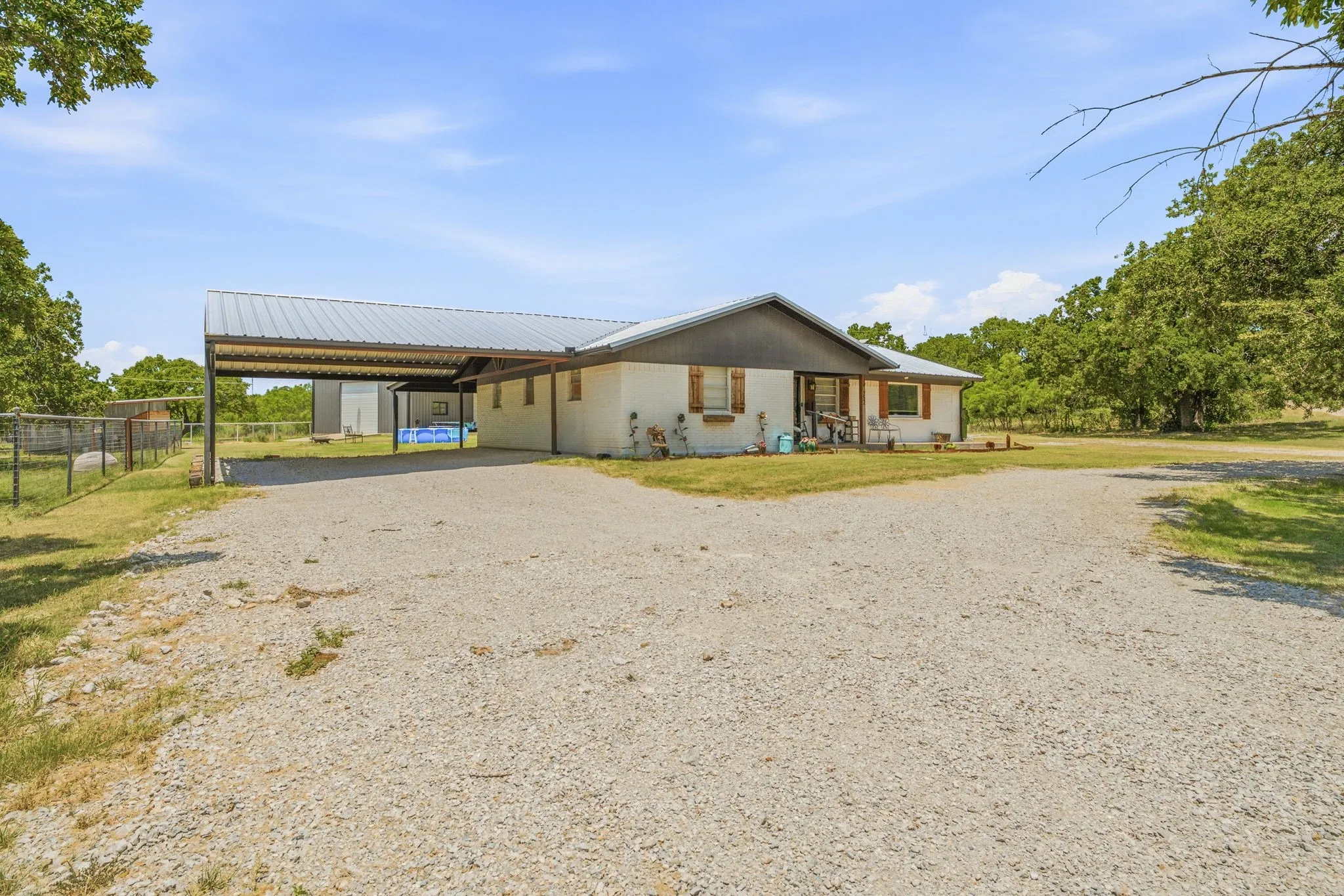 Single Family Residence For Sale in Young County , 352 Seaberry Loop, Graham, Texas 76450, 3 Bedrooms, 2 Bathrooms, Garage spaces, 2,488 Sqft, built in 1980, Price $365,000, mls#21325410, Real Estate Agent in Graham, Homes For Sale in Young county, Homes For Sale in Graham, Realtor in Graham Texas, Real Estate Brokerage Independent Realty Texas, Luminita Cordes Realtor