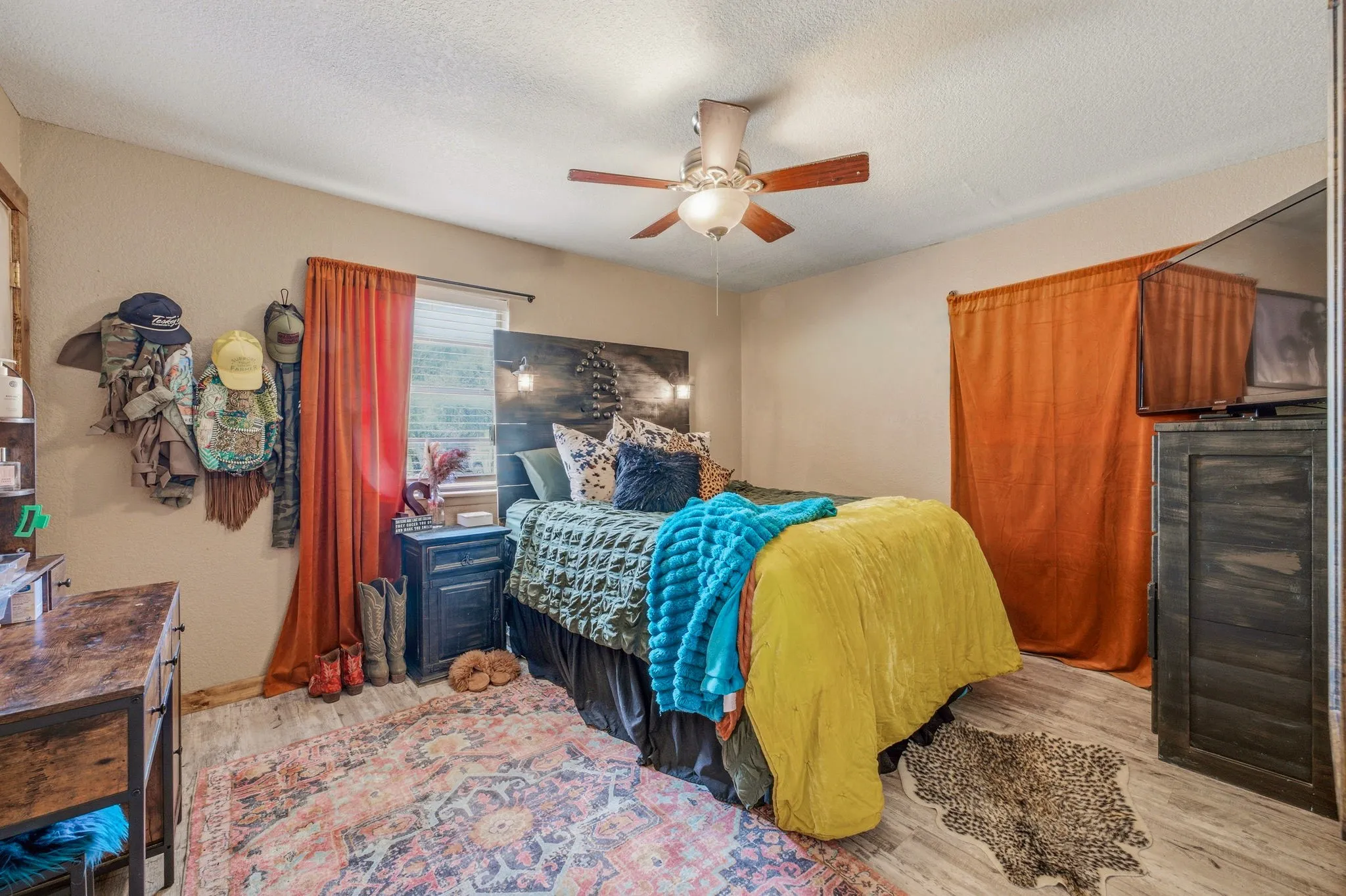 Single Family Residence For Sale in Young County , 352 Seaberry Loop, Graham, Texas 76450, 3 Bedrooms, 2 Bathrooms, Garage spaces, 2,488 Sqft, built in 1980, Price $365,000, mls#21325410, Real Estate Agent in Graham, Homes For Sale in Young county, Homes For Sale in Graham, Realtor in Graham Texas, Real Estate Brokerage Independent Realty Texas, Luminita Cordes Realtor