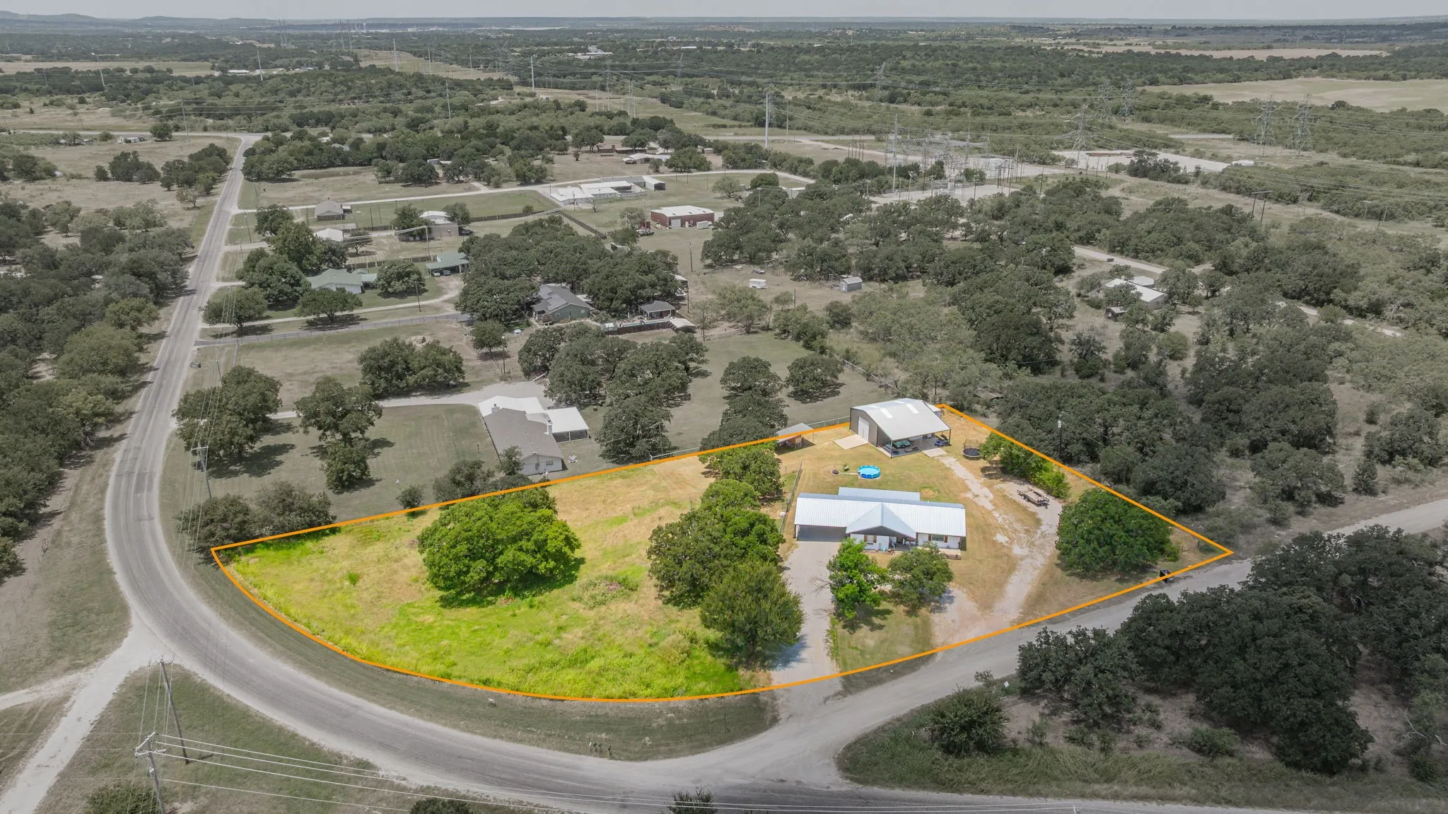 Single Family Residence For Sale in Young County , 352 Seaberry Loop, Graham, Texas 76450, 3 Bedrooms, 2 Bathrooms, Garage spaces, 2,488 Sqft, built in 1980, Price $365,000, mls#21325410, Real Estate Agent in Graham, Homes For Sale in Young county, Homes For Sale in Graham, Realtor in Graham Texas, Real Estate Brokerage Independent Realty Texas, Luminita Cordes Realtor