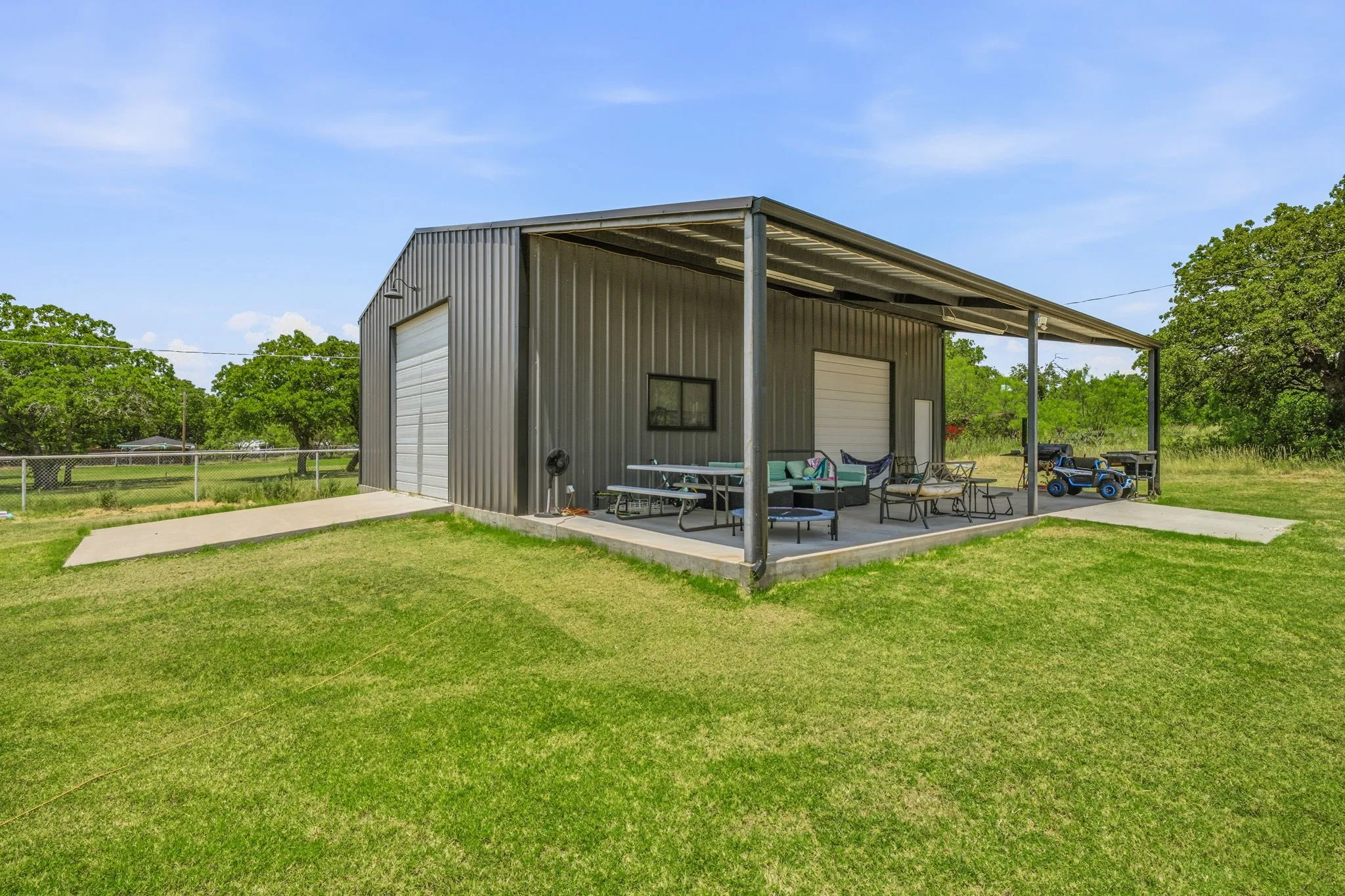 Single Family Residence For Sale in Young County , 352 Seaberry Loop, Graham, Texas 76450, 3 Bedrooms, 2 Bathrooms, Garage spaces, 2,488 Sqft, built in 1980, Price $365,000, mls#21325410, Real Estate Agent in Graham, Homes For Sale in Young county, Homes For Sale in Graham, Realtor in Graham Texas, Real Estate Brokerage Independent Realty Texas, Luminita Cordes Realtor