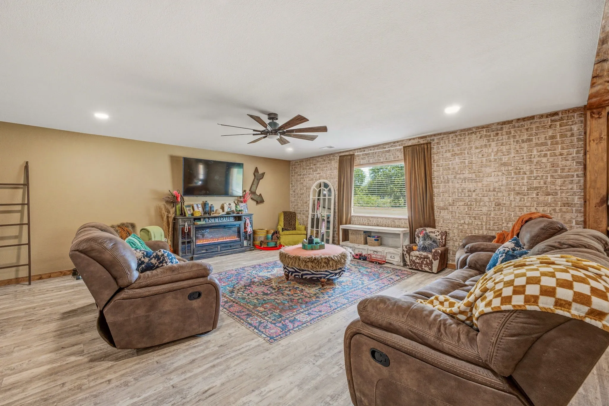Single Family Residence For Sale in Young County , 352 Seaberry Loop, Graham, Texas 76450, 3 Bedrooms, 2 Bathrooms, Garage spaces, 2,488 Sqft, built in 1980, Price $365,000, mls#21325410, Real Estate Agent in Graham, Homes For Sale in Young county, Homes For Sale in Graham, Realtor in Graham Texas, Real Estate Brokerage Independent Realty Texas, Luminita Cordes Realtor