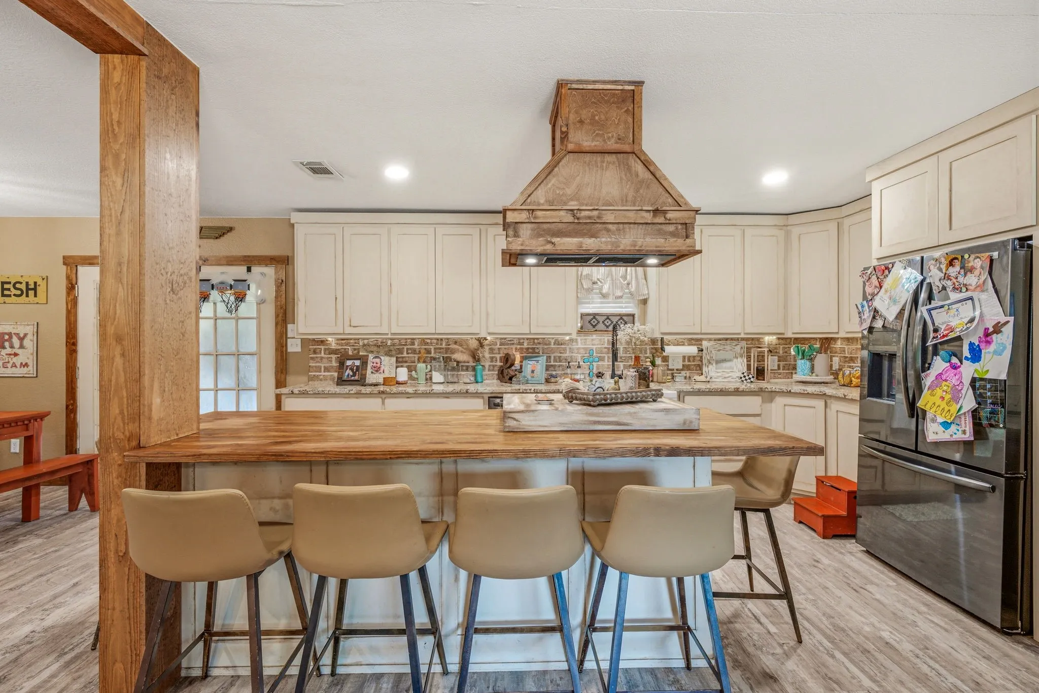 Single Family Residence For Sale in Young County , 352 Seaberry Loop, Graham, Texas 76450, 3 Bedrooms, 2 Bathrooms, Garage spaces, 2,488 Sqft, built in 1980, Price $365,000, mls#21325410, Real Estate Agent in Graham, Homes For Sale in Young county, Homes For Sale in Graham, Realtor in Graham Texas, Real Estate Brokerage Independent Realty Texas, Luminita Cordes Realtor