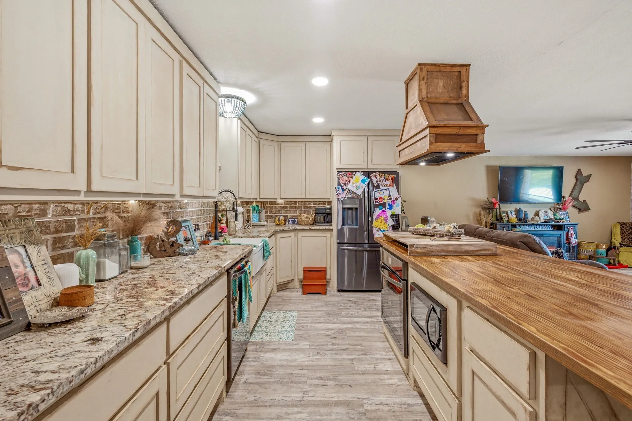 Single Family Residence For Sale in Young County , 352 Seaberry Loop, Graham, Texas 76450, 3 Bedrooms, 2 Bathrooms, Garage spaces, 2,488 Sqft, built in 1980, Price $365,000, mls#21325410, Real Estate Agent in Graham, Homes For Sale in Young county, Homes For Sale in Graham, Realtor in Graham Texas, Real Estate Brokerage Independent Realty Texas, Luminita Cordes Realtor