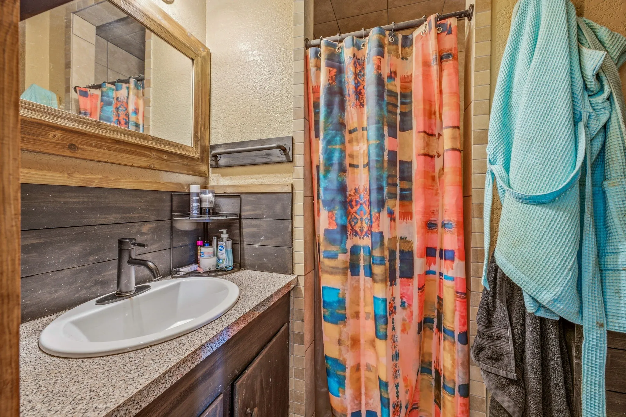 Single Family Residence For Sale in Young County , 352 Seaberry Loop, Graham, Texas 76450, 3 Bedrooms, 2 Bathrooms, Garage spaces, 2,488 Sqft, built in 1980, Price $365,000, mls#21325410, Real Estate Agent in Graham, Homes For Sale in Young county, Homes For Sale in Graham, Realtor in Graham Texas, Real Estate Brokerage Independent Realty Texas, Luminita Cordes Realtor