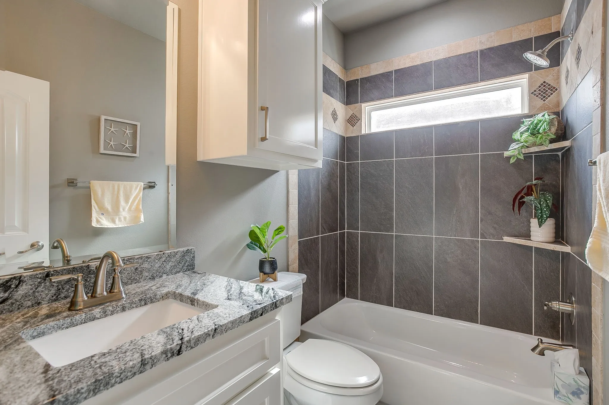 Single Family Residence For Sale in Hood County , 2708 San Gabriel Drive, Granbury, Texas 76048, 3 Bedroom, 2 Bathroom, 2 Garage spaces, 1,514 Sqft, built in 2021, mls#21327134, Real Estate Agent in Granbury, Homes For Sale in Hood county, Homes For Sale in Granbury, Realtor in Granbury Texas, Real Estate Brokerage Independent Realty Texas, Luminita Cordes Realtor