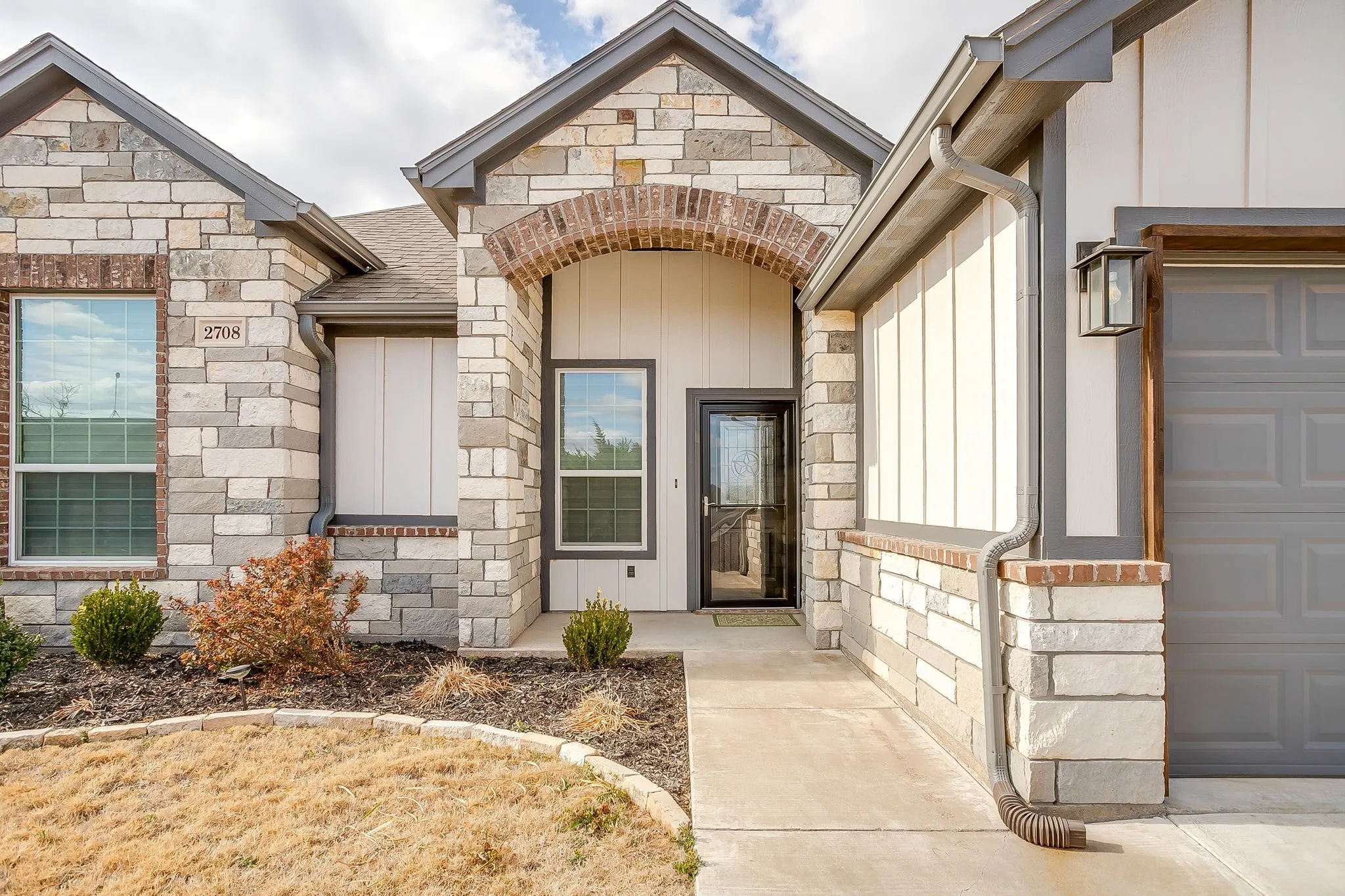 Single Family Residence For Sale in Hood County , 2708 San Gabriel Drive, Granbury, Texas 76048, 3 Bedroom, 2 Bathroom, 2 Garage spaces, 1,514 Sqft, built in 2021, mls#21327134, Real Estate Agent in Granbury, Homes For Sale in Hood county, Homes For Sale in Granbury, Realtor in Granbury Texas, Real Estate Brokerage Independent Realty Texas, Luminita Cordes Realtor