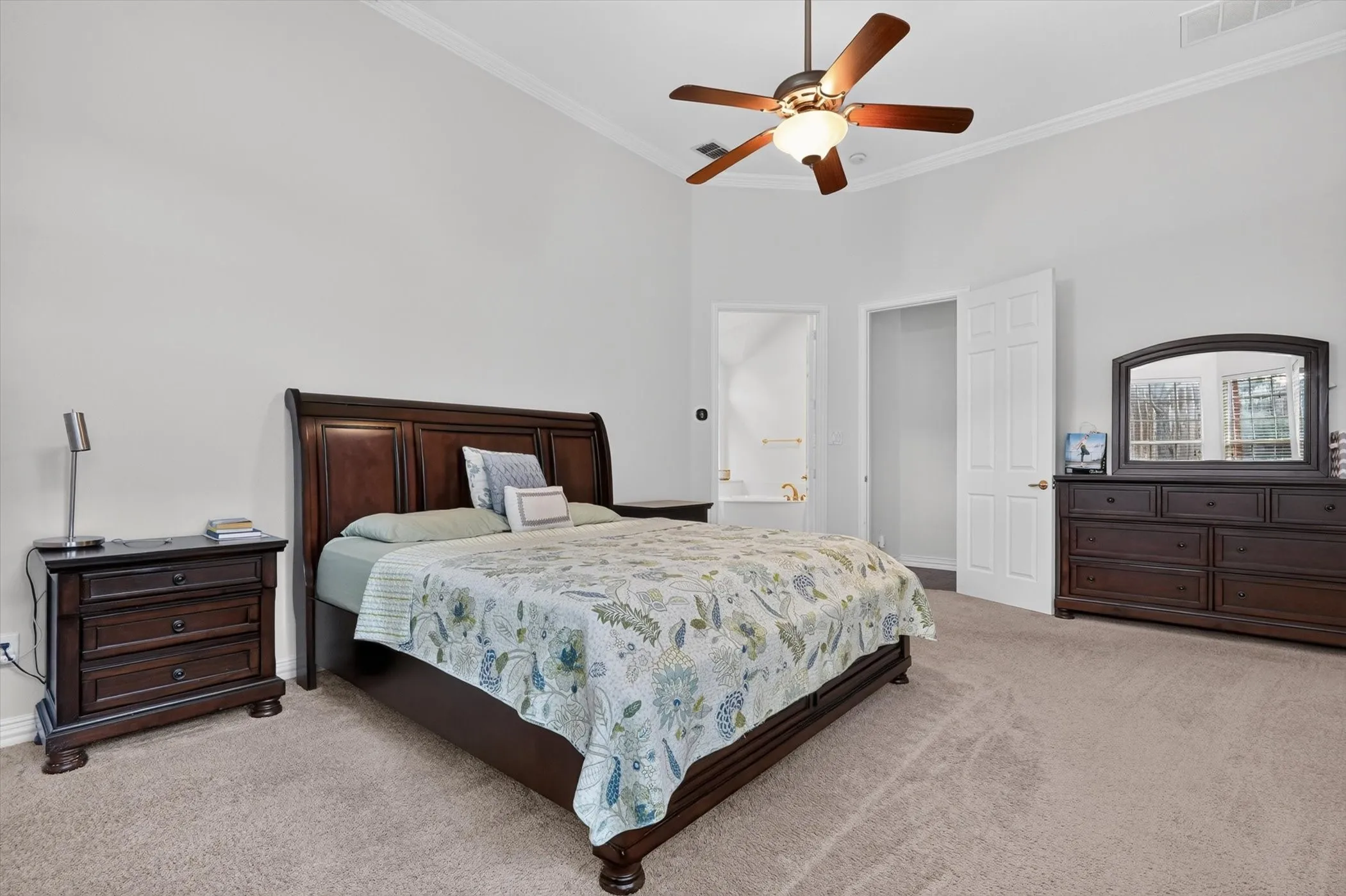 Vaulted ceiling featuring a ceiling fan with integrated lighting