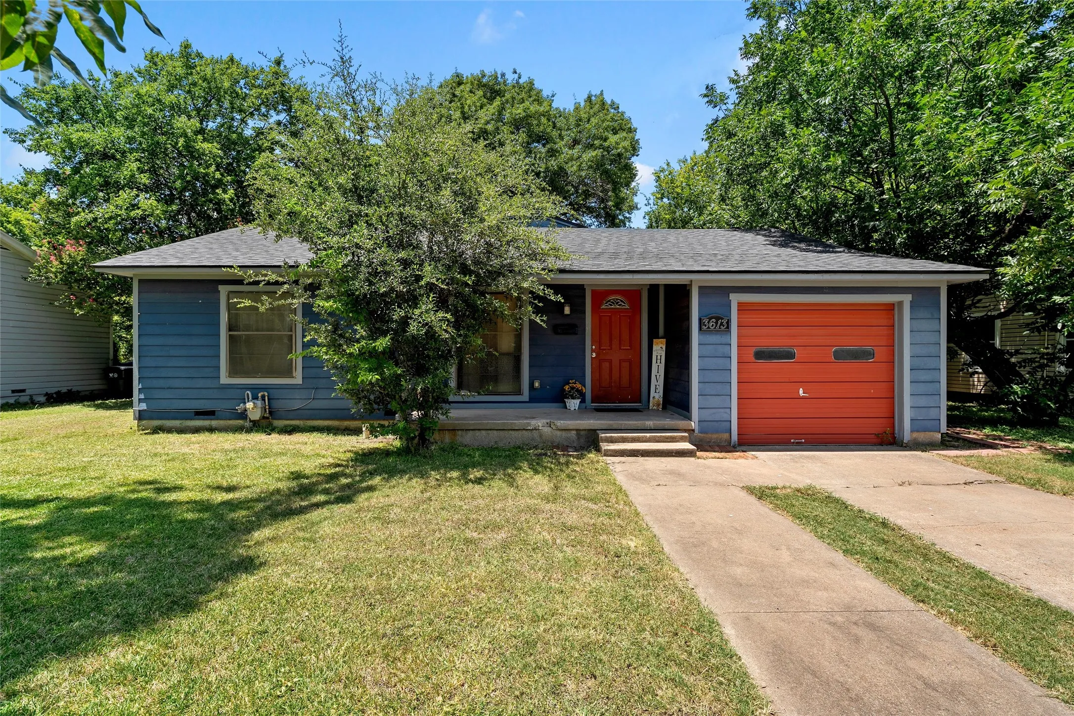 Single Family Residence For Sale in Mc Lennan County , 3613 Trice Avenue, Waco, Texas 76707, 3 Bedroom, 2 Bathroom, 1 Garage spaces, 1,512 Sqft, built in 1951, mls#21322689, Real Estate Agent in Waco, Homes For Sale in Mc Lennan county, Homes For Sale in Waco, Realtor in Waco Texas, Real Estate Brokerage Independent Realty Texas, Luminita Cordes Realtor