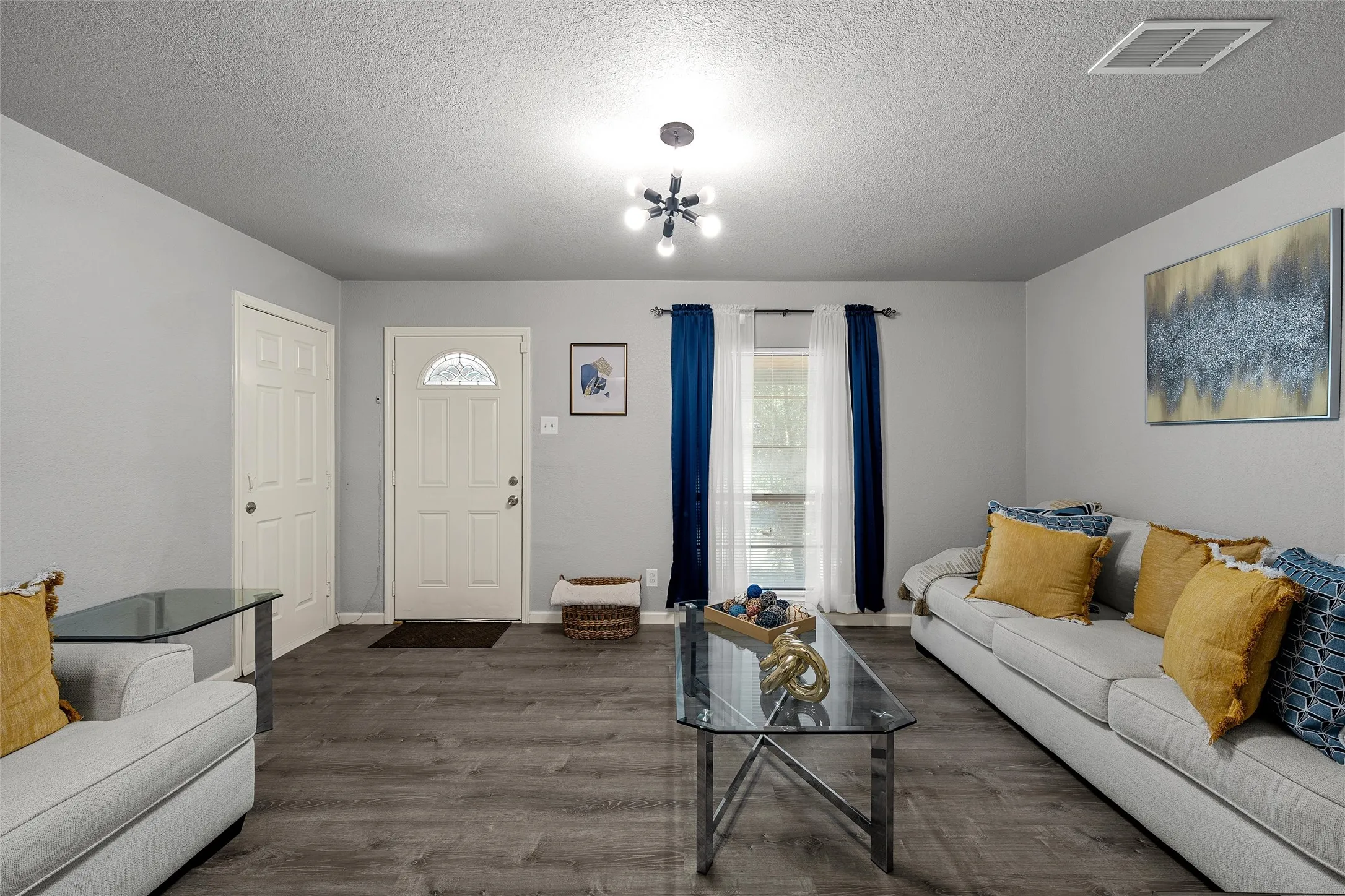 Single Family Residence For Sale in Mc Lennan County , 3613 Trice Avenue, Waco, Texas 76707, 3 Bedroom, 2 Bathroom, 1 Garage spaces, 1,512 Sqft, built in 1951, mls#21322689, Real Estate Agent in Waco, Homes For Sale in Mc Lennan county, Homes For Sale in Waco, Realtor in Waco Texas, Real Estate Brokerage Independent Realty Texas, Luminita Cordes Realtor