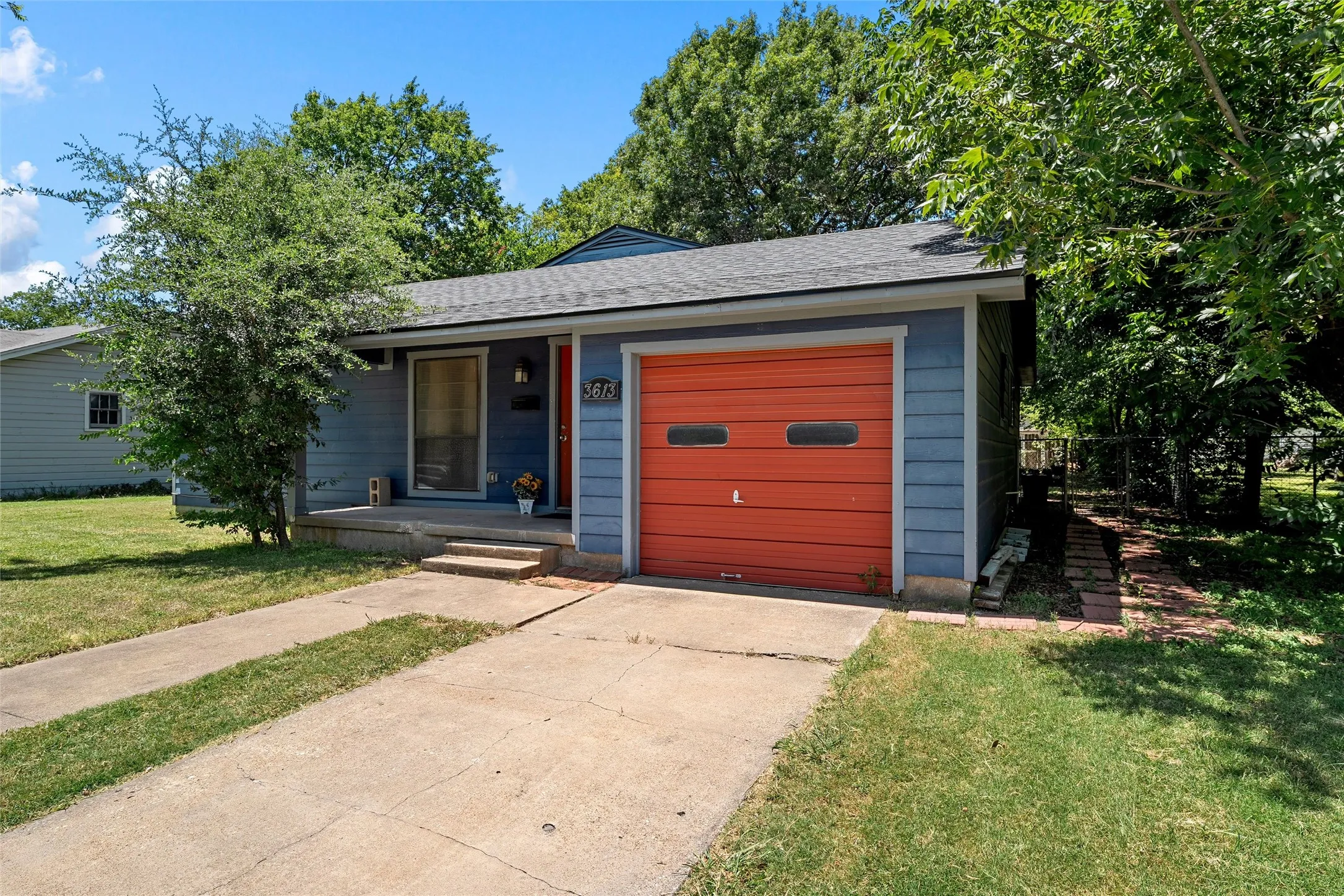 Single Family Residence For Sale in Mc Lennan County , 3613 Trice Avenue, Waco, Texas 76707, 3 Bedroom, 2 Bathroom, 1 Garage spaces, 1,512 Sqft, built in 1951, mls#21322689, Real Estate Agent in Waco, Homes For Sale in Mc Lennan county, Homes For Sale in Waco, Realtor in Waco Texas, Real Estate Brokerage Independent Realty Texas, Luminita Cordes Realtor