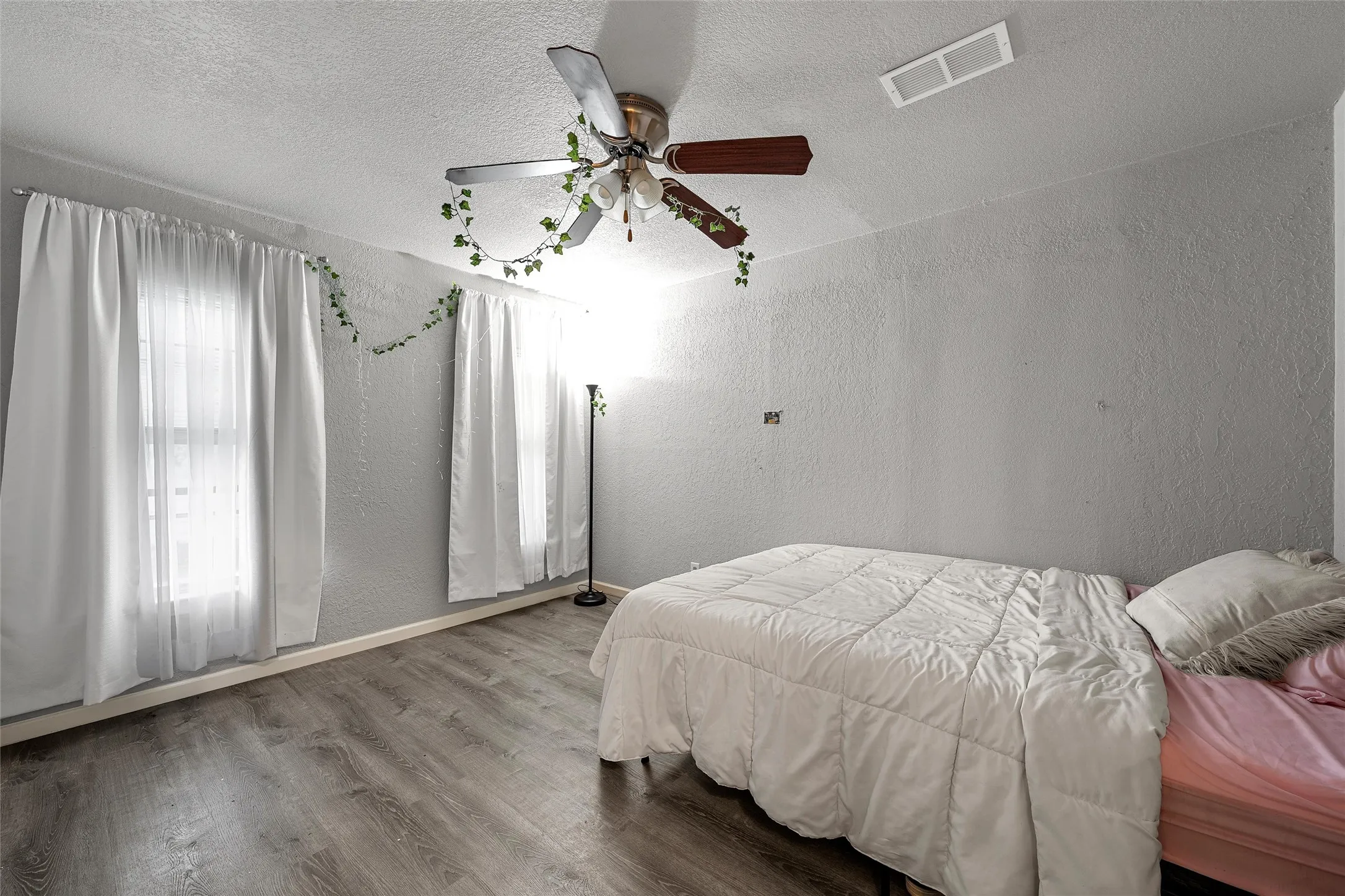 Single Family Residence For Sale in Mc Lennan County , 3613 Trice Avenue, Waco, Texas 76707, 3 Bedroom, 2 Bathroom, 1 Garage spaces, 1,512 Sqft, built in 1951, mls#21322689, Real Estate Agent in Waco, Homes For Sale in Mc Lennan county, Homes For Sale in Waco, Realtor in Waco Texas, Real Estate Brokerage Independent Realty Texas, Luminita Cordes Realtor