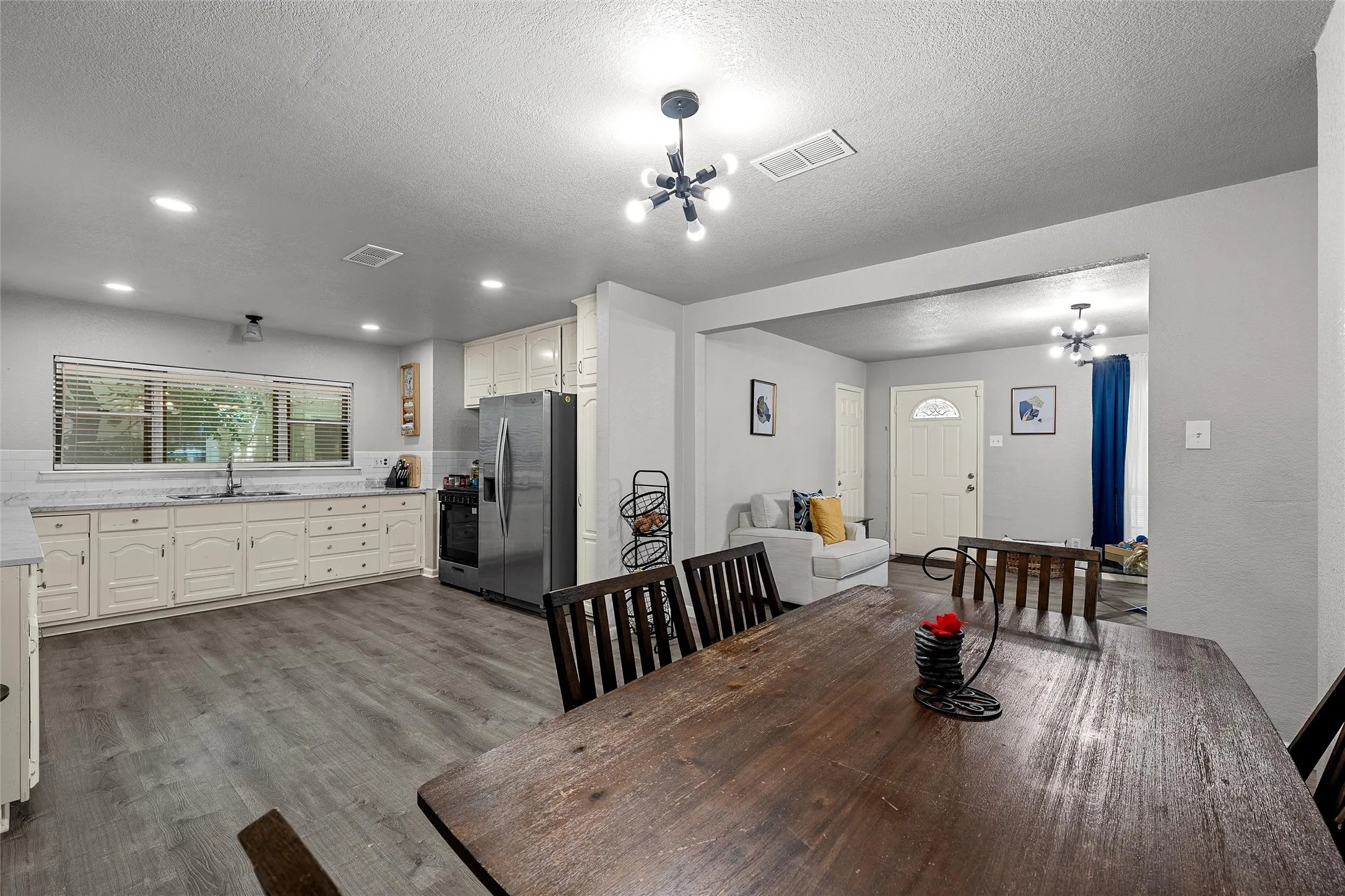 Single Family Residence For Sale in Mc Lennan County , 3613 Trice Avenue, Waco, Texas 76707, 3 Bedroom, 2 Bathroom, 1 Garage spaces, 1,512 Sqft, built in 1951, mls#21322689, Real Estate Agent in Waco, Homes For Sale in Mc Lennan county, Homes For Sale in Waco, Realtor in Waco Texas, Real Estate Brokerage Independent Realty Texas, Luminita Cordes Realtor