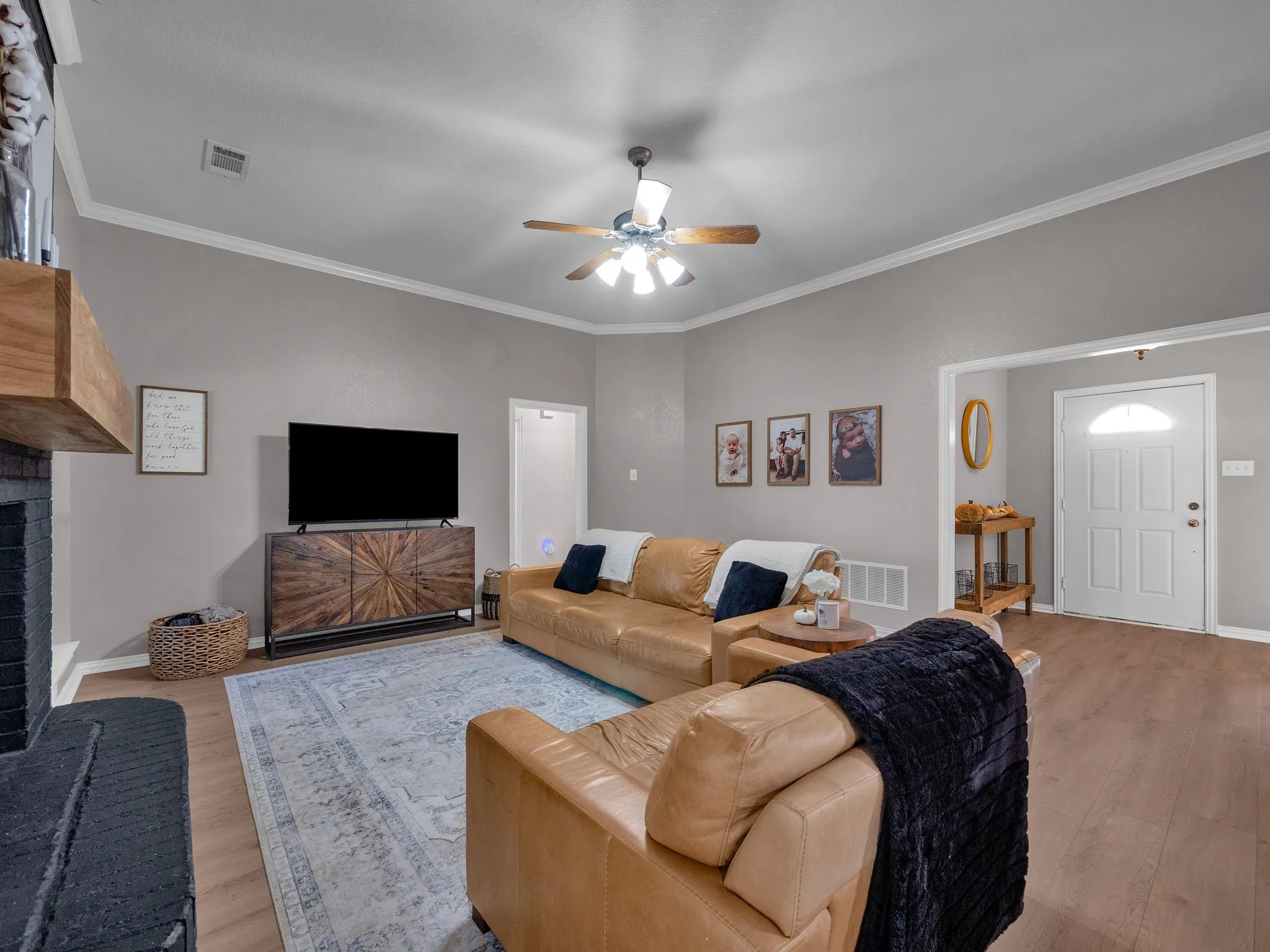 Single Family Residence For Sale in Kaufman County , 1020 Oak Hollow Lane, Combine, Texas 75159, 4 Bedroom, 2 Bathroom, 2 Garage spaces, 2,000 Sqft, built in 2002, mls#21327149, Real Estate Agent in Combine, Homes For Sale in Kaufman county, Homes For Sale in Combine, Realtor in Combine Texas, Real Estate Brokerage Independent Realty Texas, Luminita Cordes Realtor