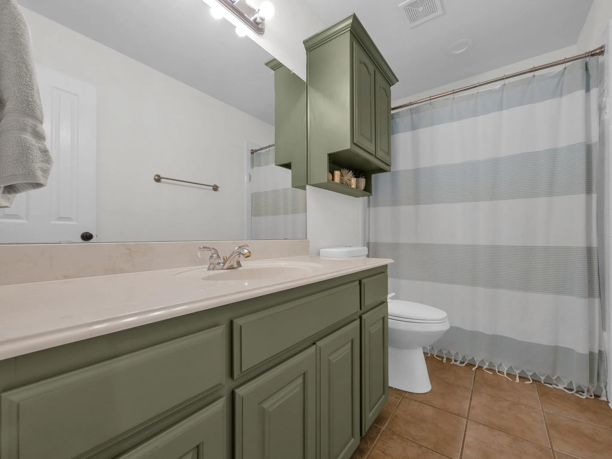 Single Family Residence For Sale in Kaufman County , 1020 Oak Hollow Lane, Combine, Texas 75159, 4 Bedroom, 2 Bathroom, 2 Garage spaces, 2,000 Sqft, built in 2002, mls#21327149, Real Estate Agent in Combine, Homes For Sale in Kaufman county, Homes For Sale in Combine, Realtor in Combine Texas, Real Estate Brokerage Independent Realty Texas, Luminita Cordes Realtor