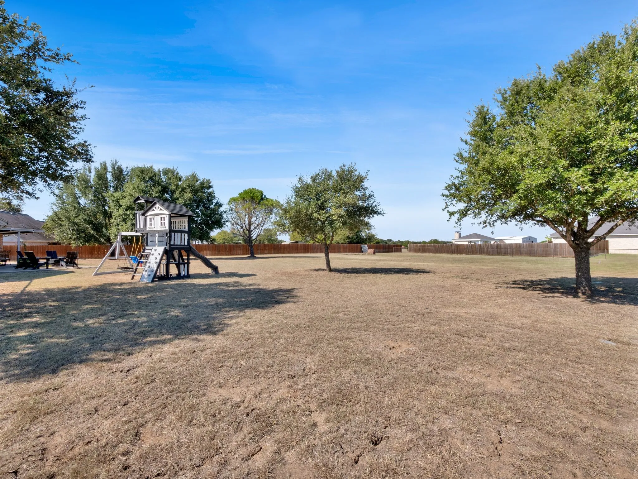 Single Family Residence For Sale in Kaufman County , 1020 Oak Hollow Lane, Combine, Texas 75159, 4 Bedroom, 2 Bathroom, 2 Garage spaces, 2,000 Sqft, built in 2002, mls#21327149, Real Estate Agent in Combine, Homes For Sale in Kaufman county, Homes For Sale in Combine, Realtor in Combine Texas, Real Estate Brokerage Independent Realty Texas, Luminita Cordes Realtor