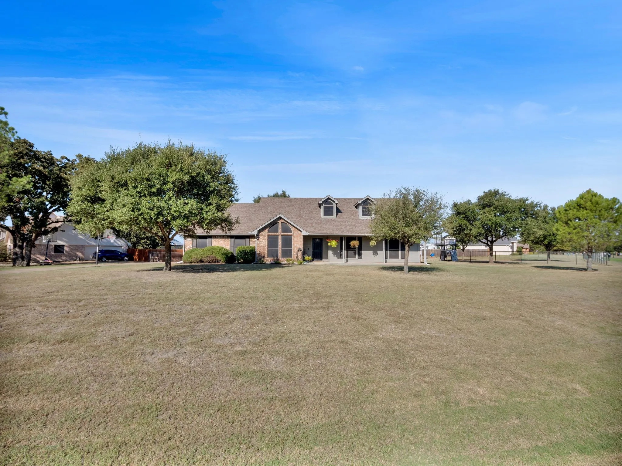 Single Family Residence For Sale in Kaufman County , 1020 Oak Hollow Lane, Combine, Texas 75159, 4 Bedroom, 2 Bathroom, 2 Garage spaces, 2,000 Sqft, built in 2002, mls#21327149, Real Estate Agent in Combine, Homes For Sale in Kaufman county, Homes For Sale in Combine, Realtor in Combine Texas, Real Estate Brokerage Independent Realty Texas, Luminita Cordes Realtor