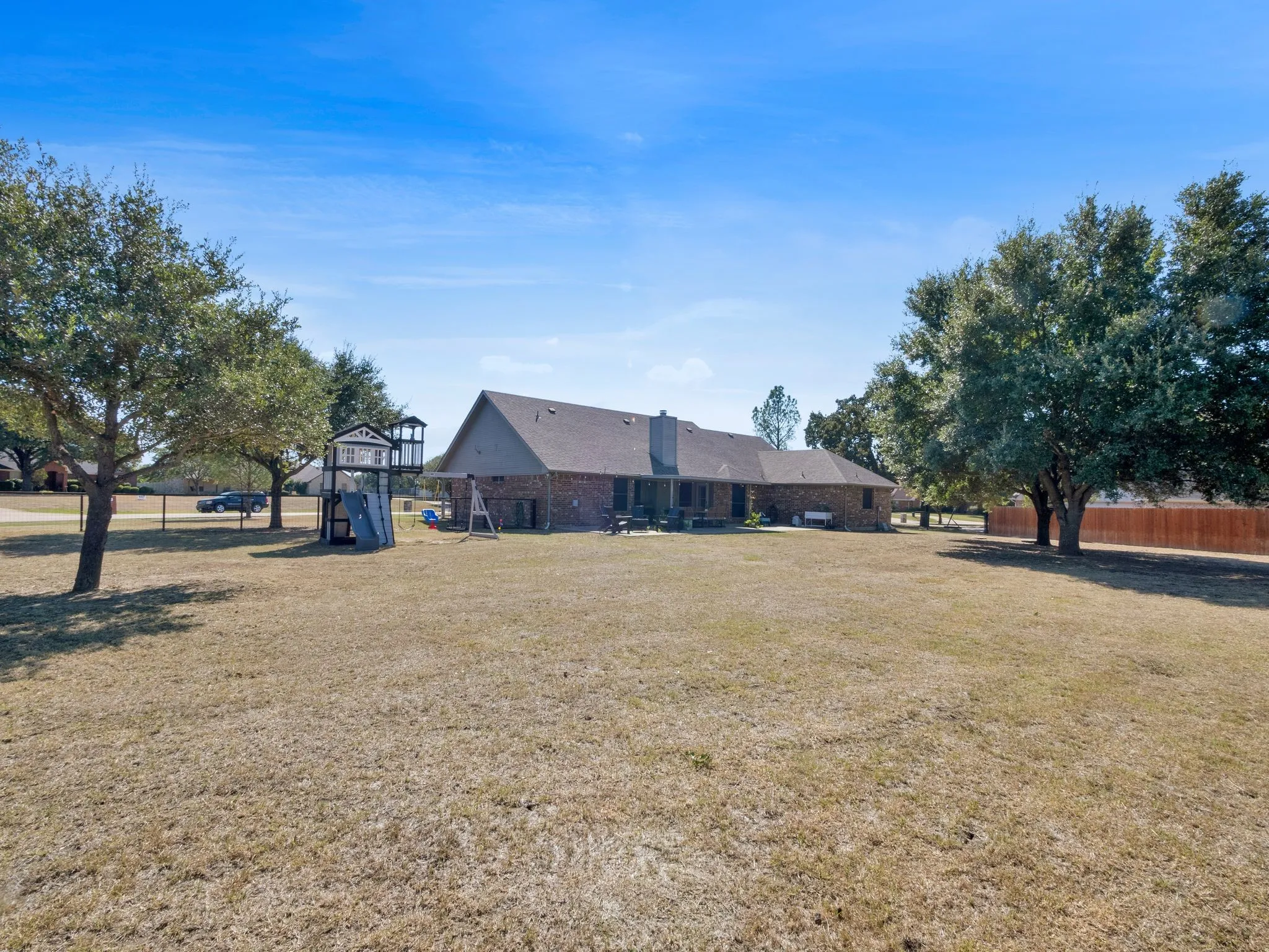 Single Family Residence For Sale in Kaufman County , 1020 Oak Hollow Lane, Combine, Texas 75159, 4 Bedroom, 2 Bathroom, 2 Garage spaces, 2,000 Sqft, built in 2002, mls#21327149, Real Estate Agent in Combine, Homes For Sale in Kaufman county, Homes For Sale in Combine, Realtor in Combine Texas, Real Estate Brokerage Independent Realty Texas, Luminita Cordes Realtor