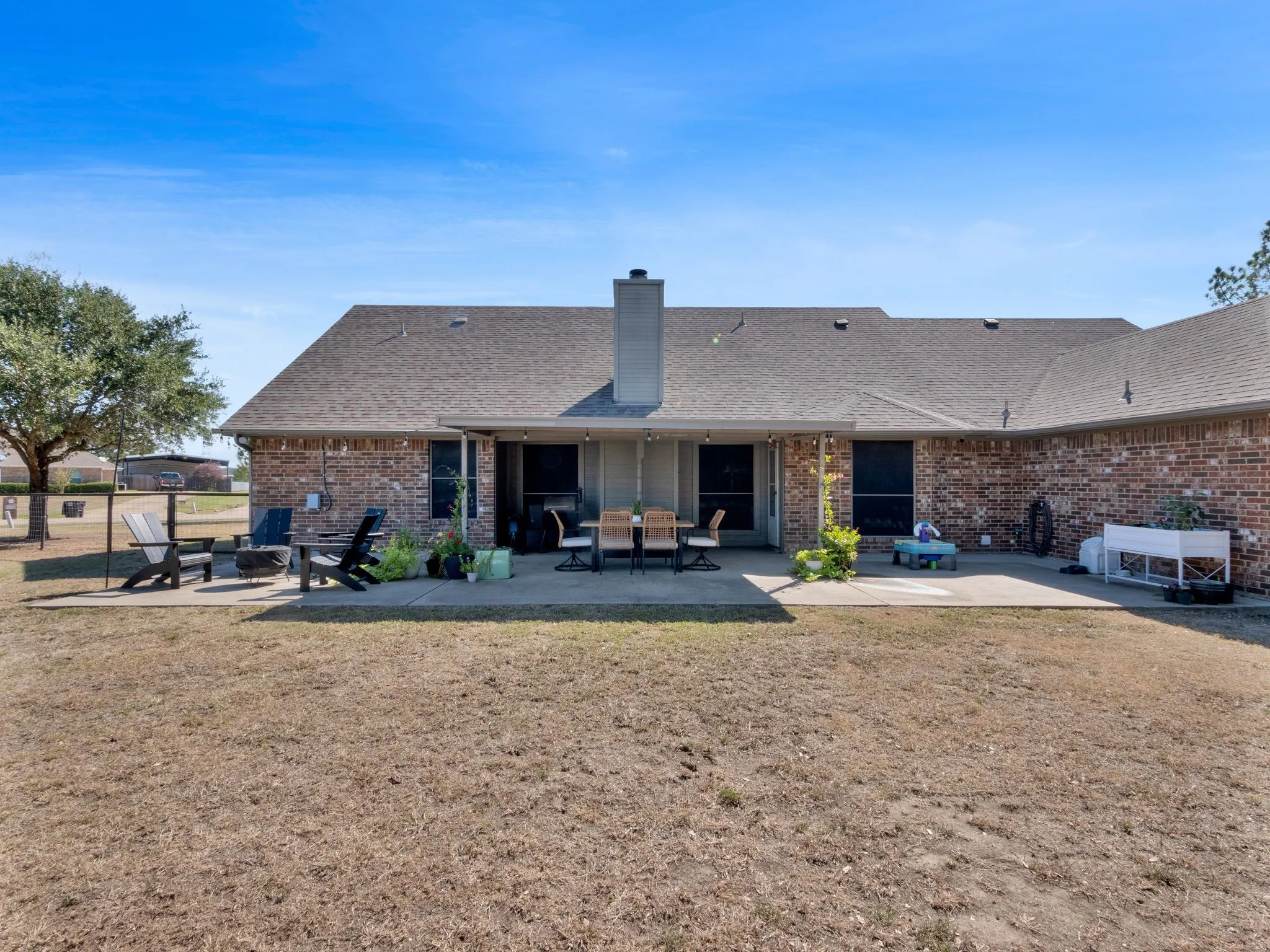Single Family Residence For Sale in Kaufman County , 1020 Oak Hollow Lane, Combine, Texas 75159, 4 Bedroom, 2 Bathroom, 2 Garage spaces, 2,000 Sqft, built in 2002, mls#21327149, Real Estate Agent in Combine, Homes For Sale in Kaufman county, Homes For Sale in Combine, Realtor in Combine Texas, Real Estate Brokerage Independent Realty Texas, Luminita Cordes Realtor