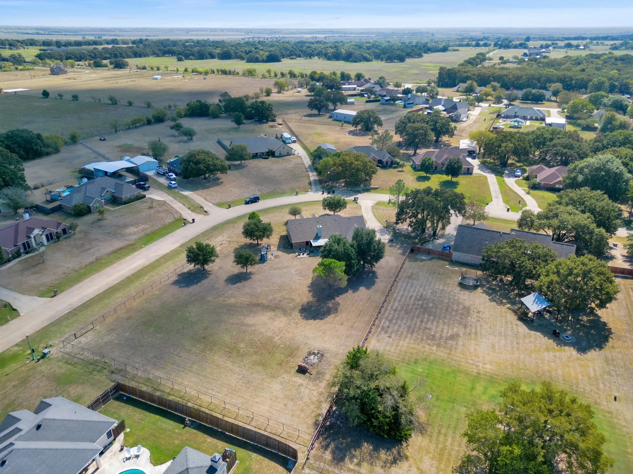 Single Family Residence For Sale in Kaufman County , 1020 Oak Hollow Lane, Combine, Texas 75159, 4 Bedroom, 2 Bathroom, 2 Garage spaces, 2,000 Sqft, built in 2002, mls#21327149, Real Estate Agent in Combine, Homes For Sale in Kaufman county, Homes For Sale in Combine, Realtor in Combine Texas, Real Estate Brokerage Independent Realty Texas, Luminita Cordes Realtor