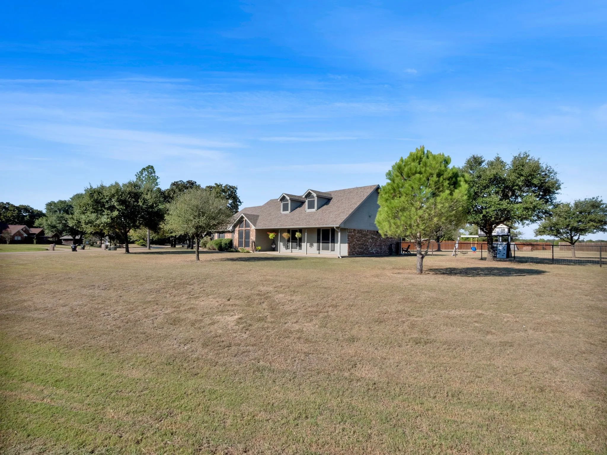 Single Family Residence For Sale in Kaufman County , 1020 Oak Hollow Lane, Combine, Texas 75159, 4 Bedroom, 2 Bathroom, 2 Garage spaces, 2,000 Sqft, built in 2002, mls#21327149, Real Estate Agent in Combine, Homes For Sale in Kaufman county, Homes For Sale in Combine, Realtor in Combine Texas, Real Estate Brokerage Independent Realty Texas, Luminita Cordes Realtor