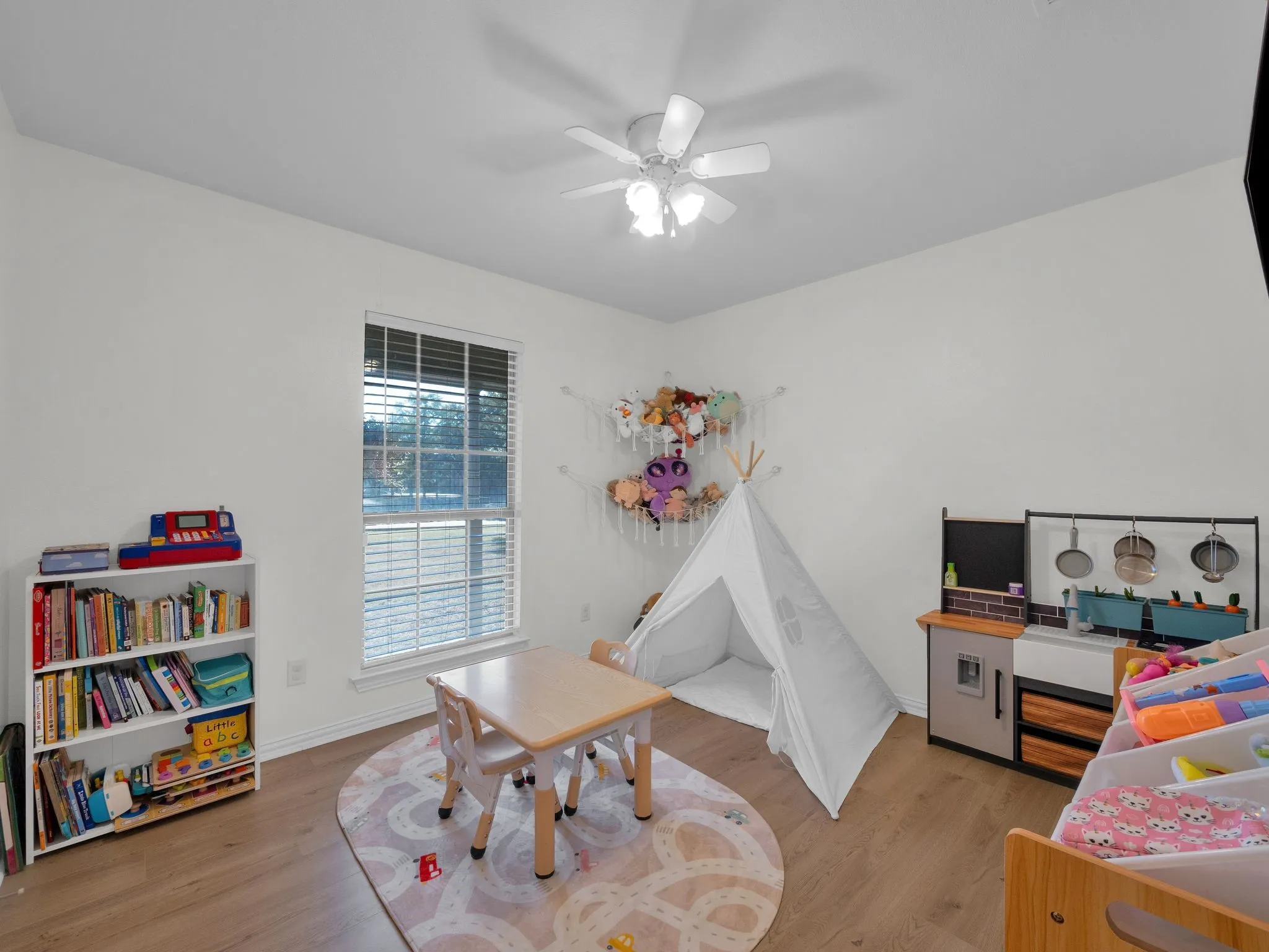 Single Family Residence For Sale in Kaufman County , 1020 Oak Hollow Lane, Combine, Texas 75159, 4 Bedroom, 2 Bathroom, 2 Garage spaces, 2,000 Sqft, built in 2002, mls#21327149, Real Estate Agent in Combine, Homes For Sale in Kaufman county, Homes For Sale in Combine, Realtor in Combine Texas, Real Estate Brokerage Independent Realty Texas, Luminita Cordes Realtor