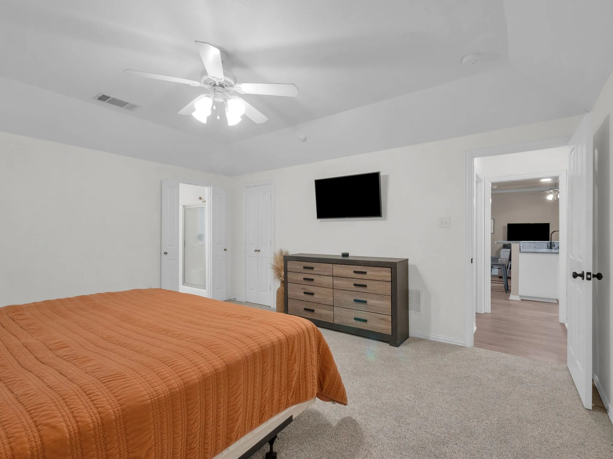 Single Family Residence For Sale in Kaufman County , 1020 Oak Hollow Lane, Combine, Texas 75159, 4 Bedroom, 2 Bathroom, 2 Garage spaces, 2,000 Sqft, built in 2002, mls#21327149, Real Estate Agent in Combine, Homes For Sale in Kaufman county, Homes For Sale in Combine, Realtor in Combine Texas, Real Estate Brokerage Independent Realty Texas, Luminita Cordes Realtor