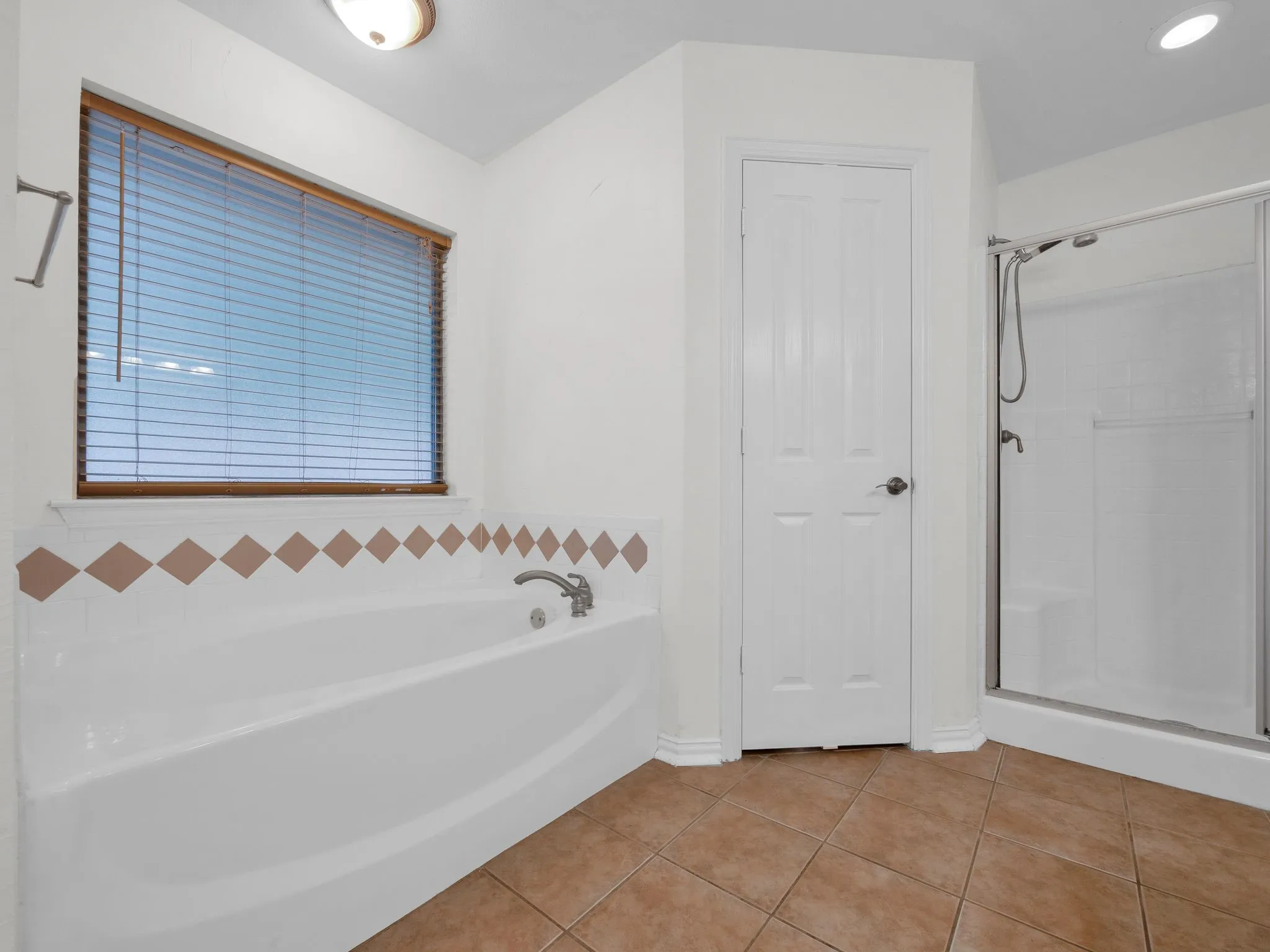 Single Family Residence For Sale in Kaufman County , 1020 Oak Hollow Lane, Combine, Texas 75159, 4 Bedroom, 2 Bathroom, 2 Garage spaces, 2,000 Sqft, built in 2002, mls#21327149, Real Estate Agent in Combine, Homes For Sale in Kaufman county, Homes For Sale in Combine, Realtor in Combine Texas, Real Estate Brokerage Independent Realty Texas, Luminita Cordes Realtor