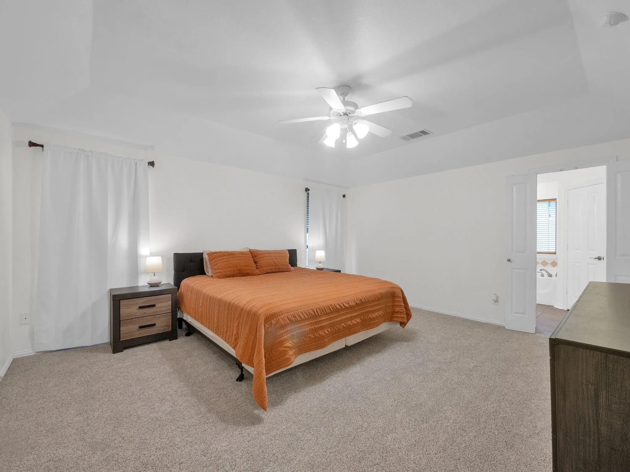 Single Family Residence For Sale in Kaufman County , 1020 Oak Hollow Lane, Combine, Texas 75159, 4 Bedroom, 2 Bathroom, 2 Garage spaces, 2,000 Sqft, built in 2002, mls#21327149, Real Estate Agent in Combine, Homes For Sale in Kaufman county, Homes For Sale in Combine, Realtor in Combine Texas, Real Estate Brokerage Independent Realty Texas, Luminita Cordes Realtor