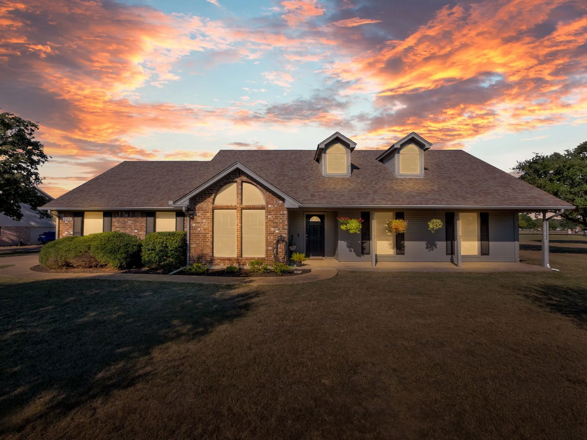 Single Family Residence For Sale in Kaufman County , 1020 Oak Hollow Lane, Combine, Texas 75159, 4 Bedroom, 2 Bathroom, 2 Garage spaces, 2,000 Sqft, built in 2002, mls#21327149, Real Estate Agent in Combine, Homes For Sale in Kaufman county, Homes For Sale in Combine, Realtor in Combine Texas, Real Estate Brokerage Independent Realty Texas, Luminita Cordes Realtor