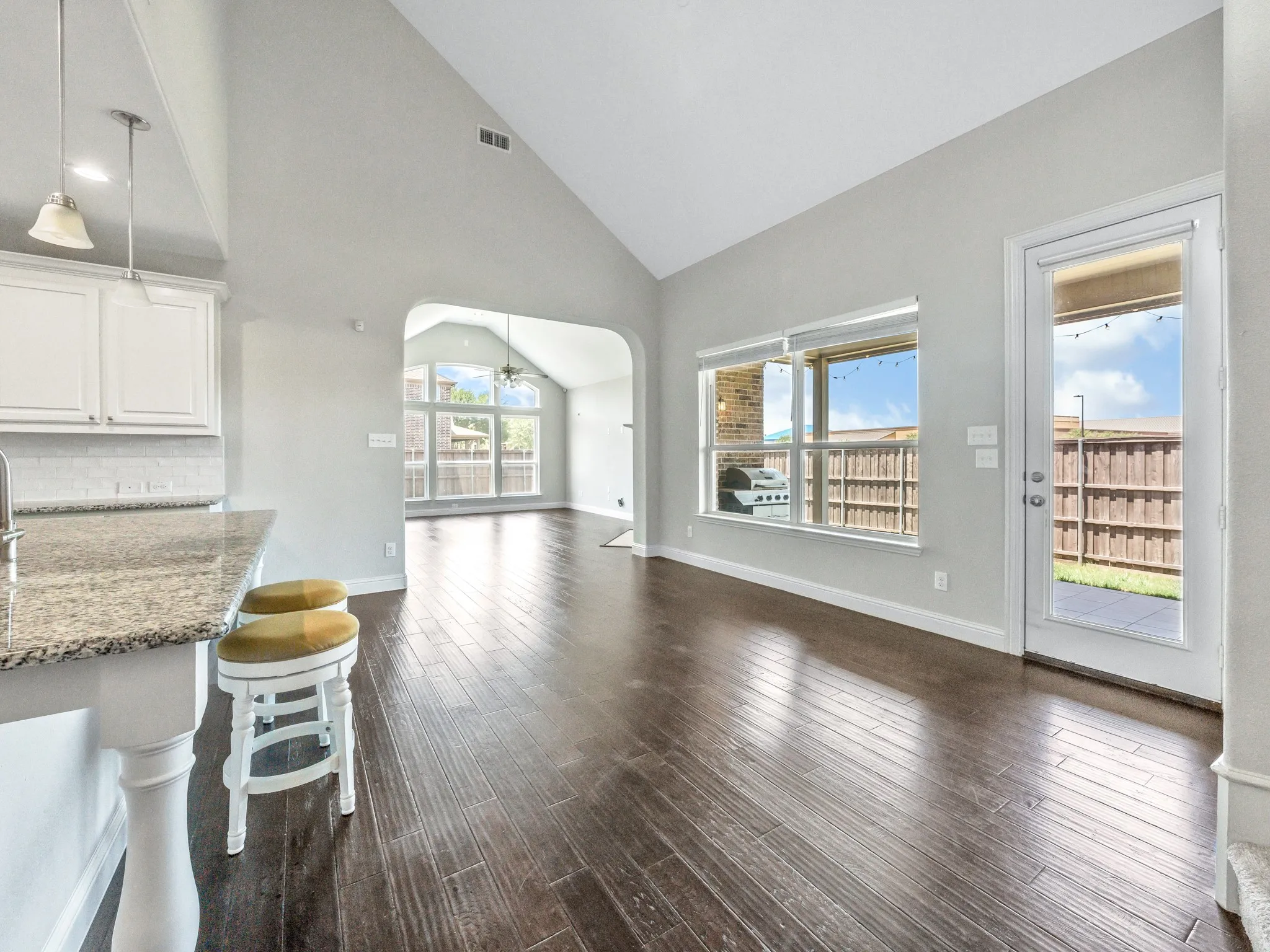 Single Family Residence For Rent in Denton County , 1121 Ranch Gate Lane, Frisco, Texas 75036, 5 Bedroom, 4 Bathroom, 2 Garage spaces, 3,367 Sqft, built in 2016, mls#21327158, Real Estate Agent in Frisco, Homes For Rent in Denton county, Homes For Rent in Frisco, Realtor in Frisco Texas, Real Estate Brokerage Independent Realty Texas, Luminita Cordes Realtor