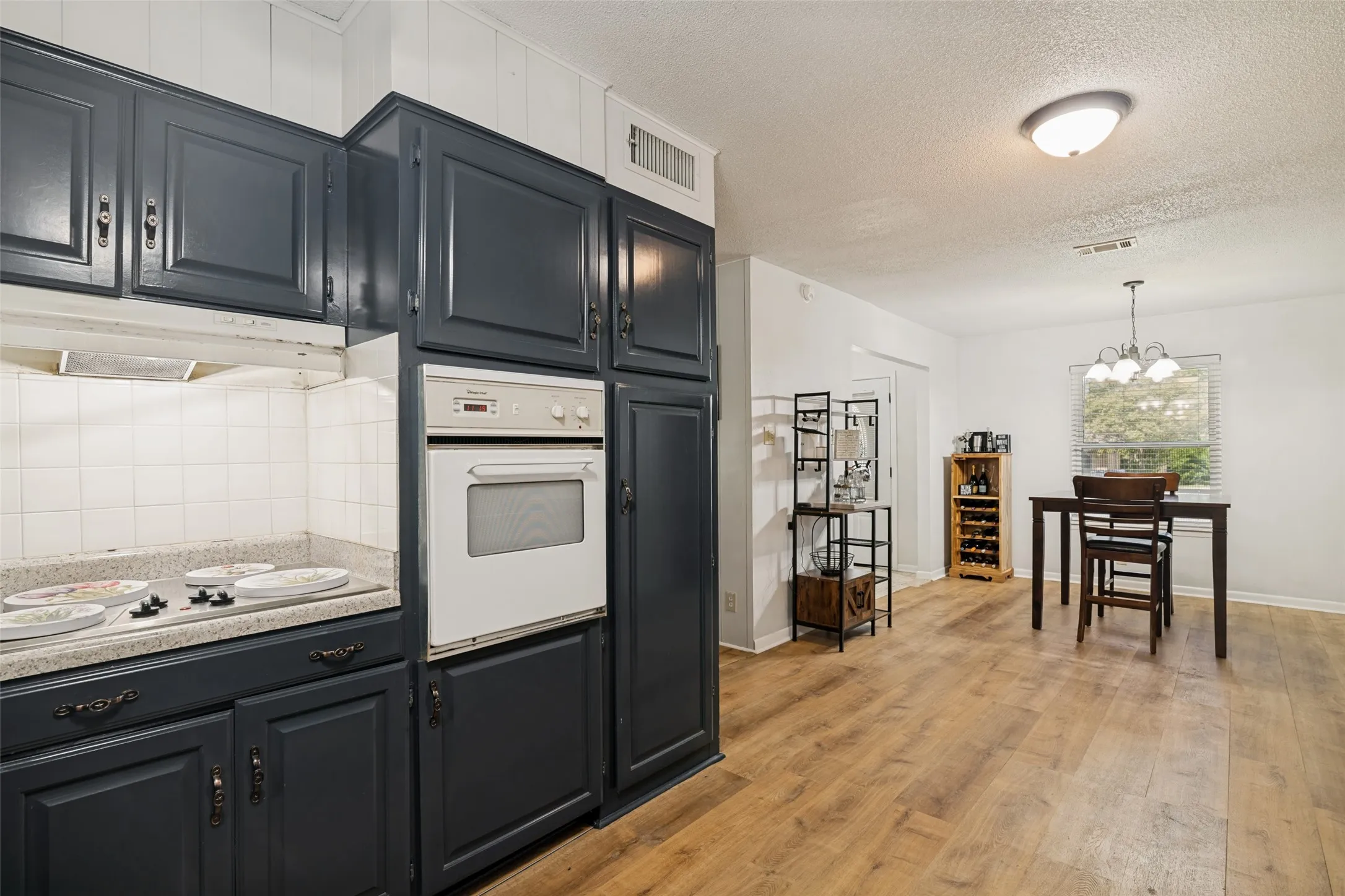 Single Family Residence For Sale in Kaufman County , 1107 Royal Drive, Kaufman, Texas 75142, 3 Bedroom, 2 Bathroom, 2 Garage spaces, 1,735 Sqft, built in 1970, mls#21326558, Real Estate Agent in Kaufman, Homes For Sale in Kaufman county, Homes For Sale in Kaufman, Realtor in Kaufman Texas, Real Estate Brokerage Independent Realty Texas, Luminita Cordes Realtor